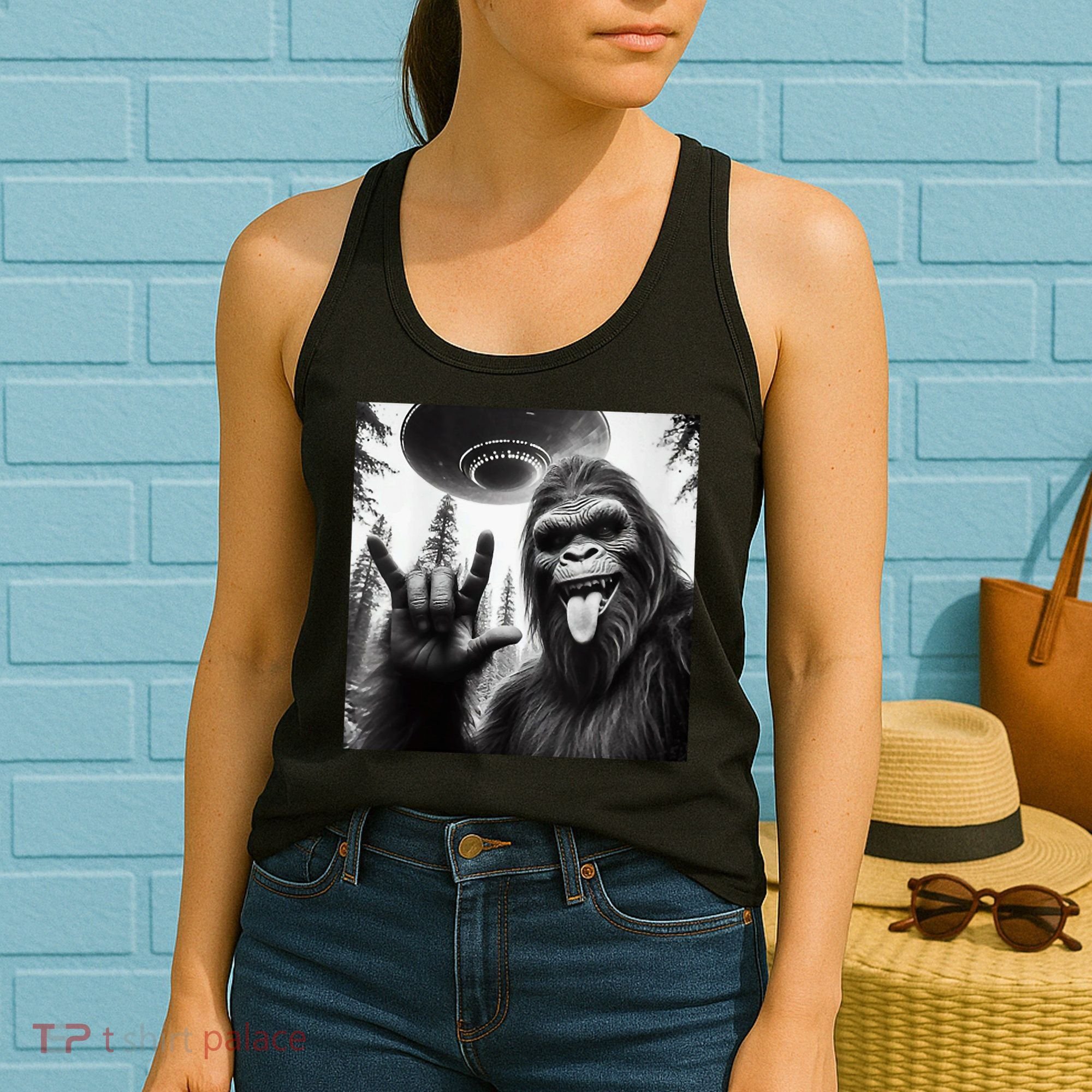 Funny Sasquatch Bigfoot Rock On Selfie With Ufo Alien Women's Tank Top