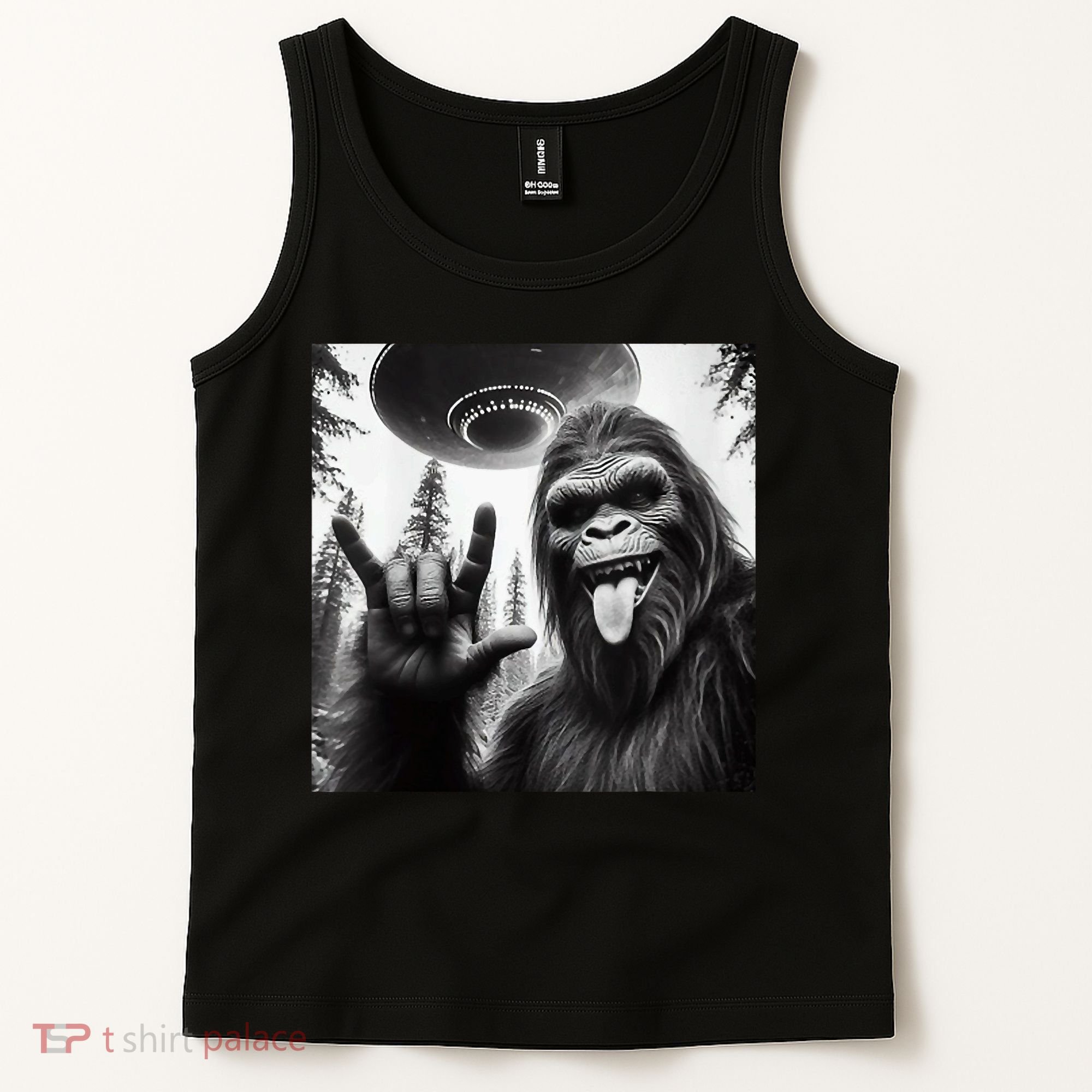 Funny Sasquatch Bigfoot Rock On Selfie With Ufo Alien Tank Top