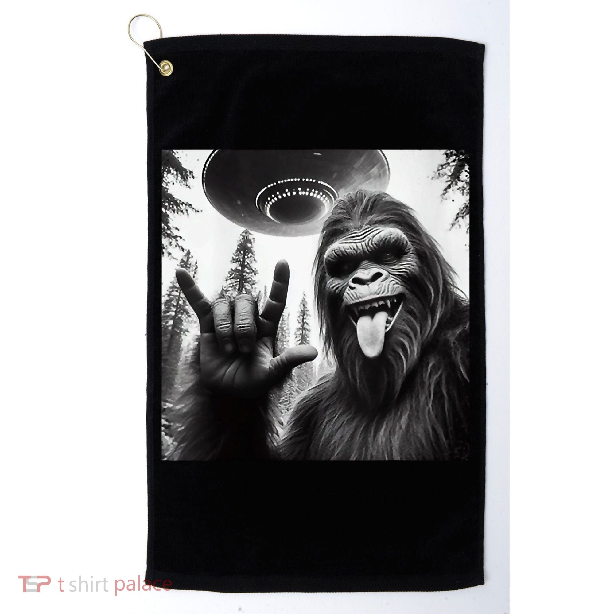 Funny Sasquatch Bigfoot Rock On Selfie With Ufo Alien Golf Towel