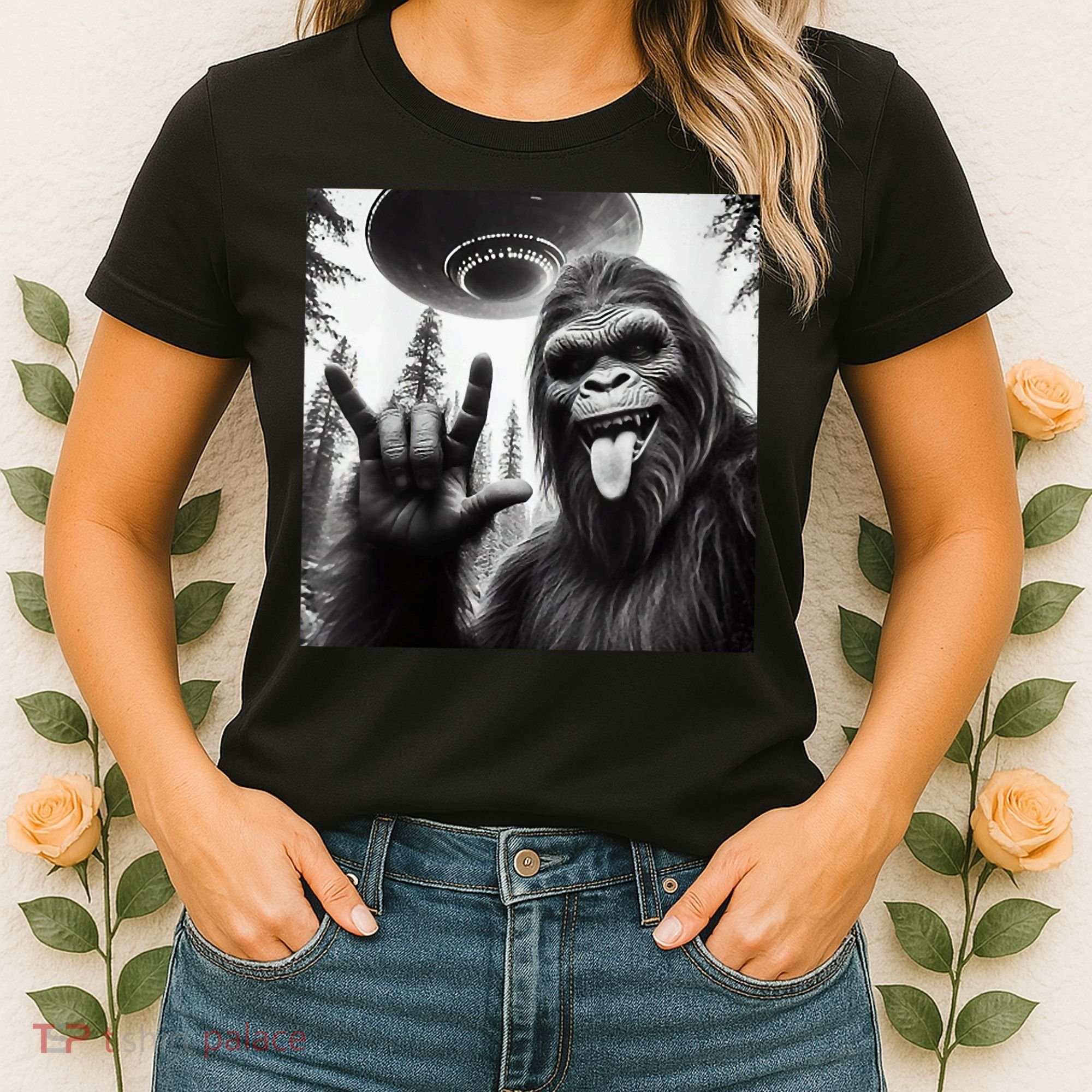 Funny Sasquatch Bigfoot Rock On Selfie With Ufo Alien Women's T-Shirt