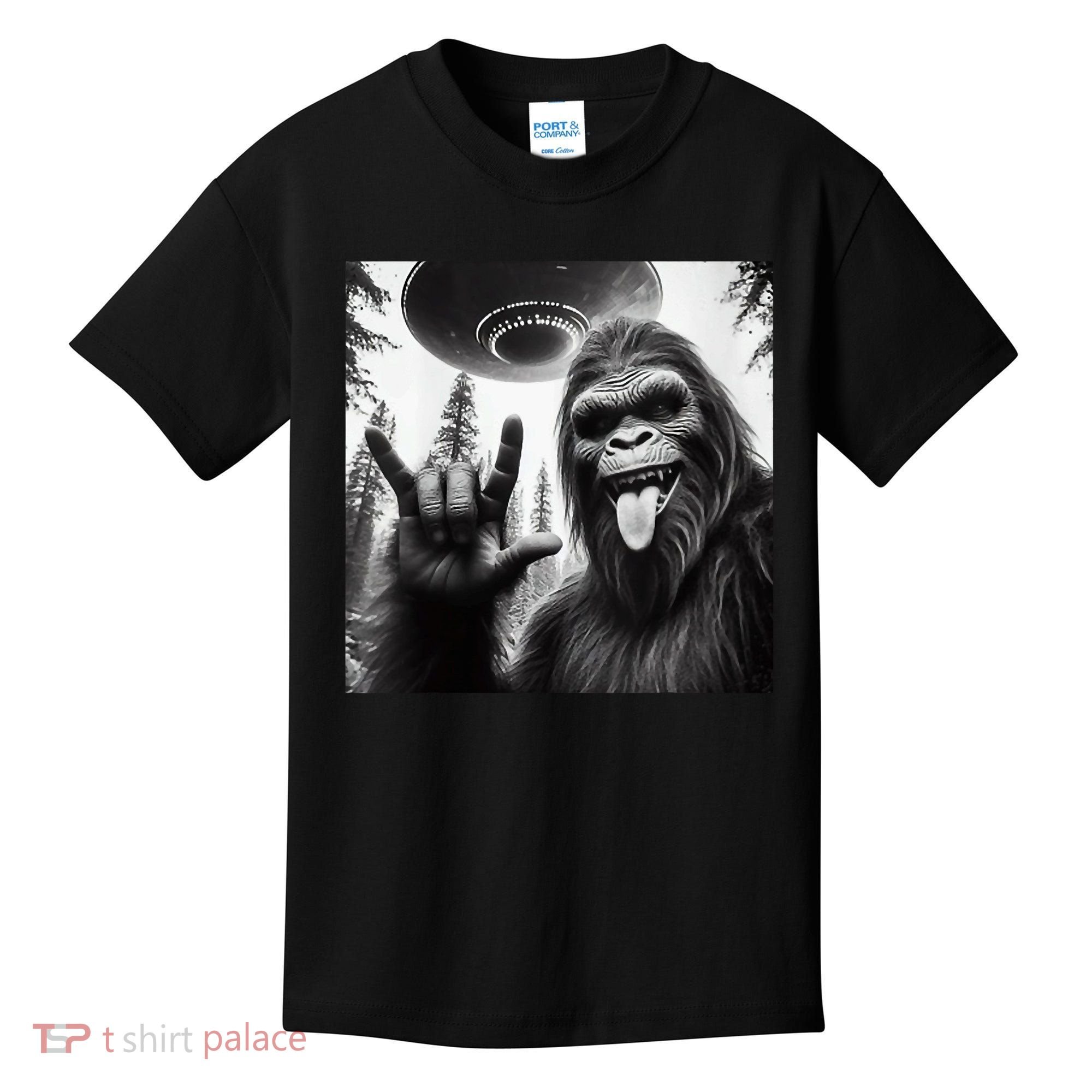 Funny Sasquatch Bigfoot Rock On Selfie With Ufo Alien Kids T-Shirt