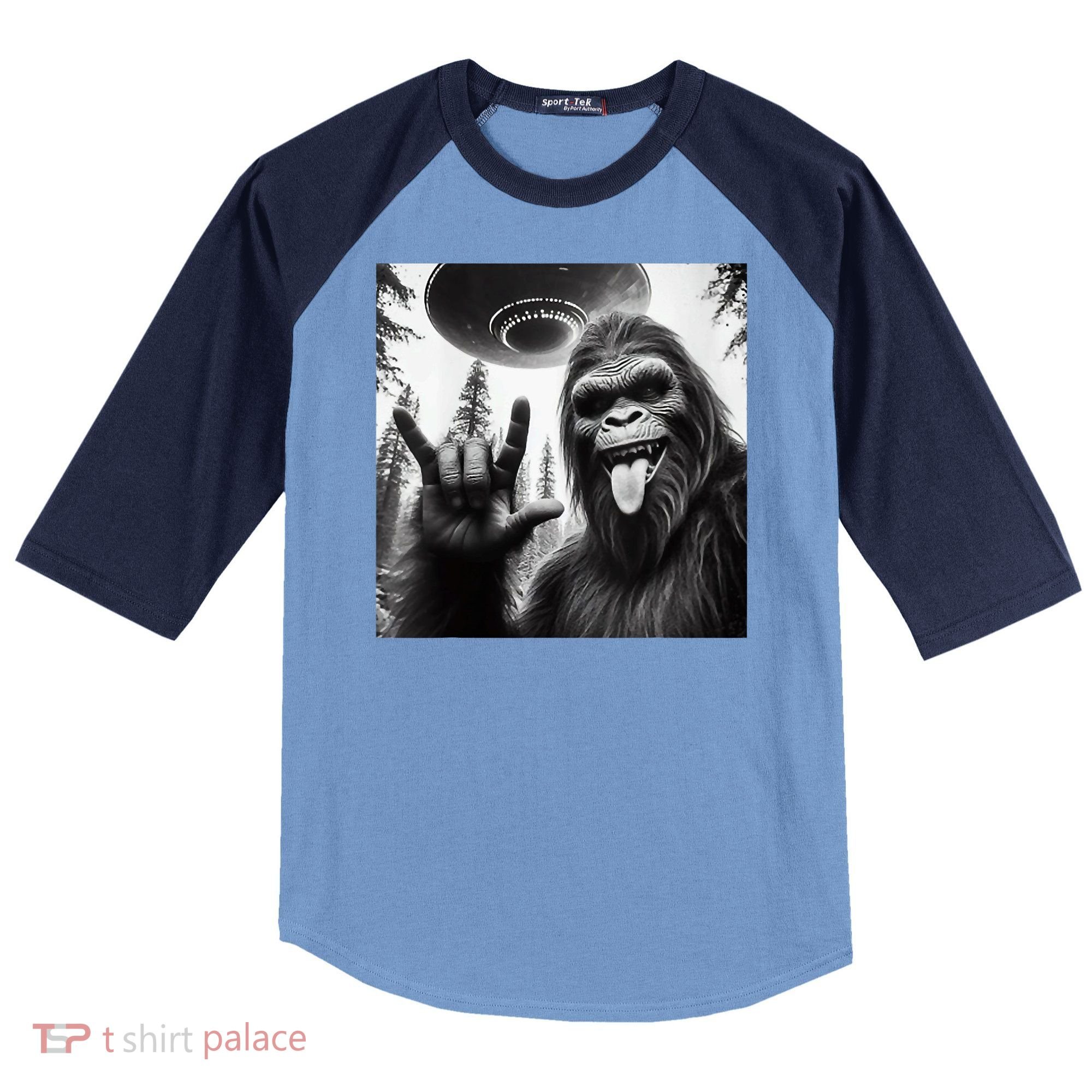 Funny Sasquatch Bigfoot Rock On Selfie With Ufo Alien Raglan Baseball Sleeve Shirt
