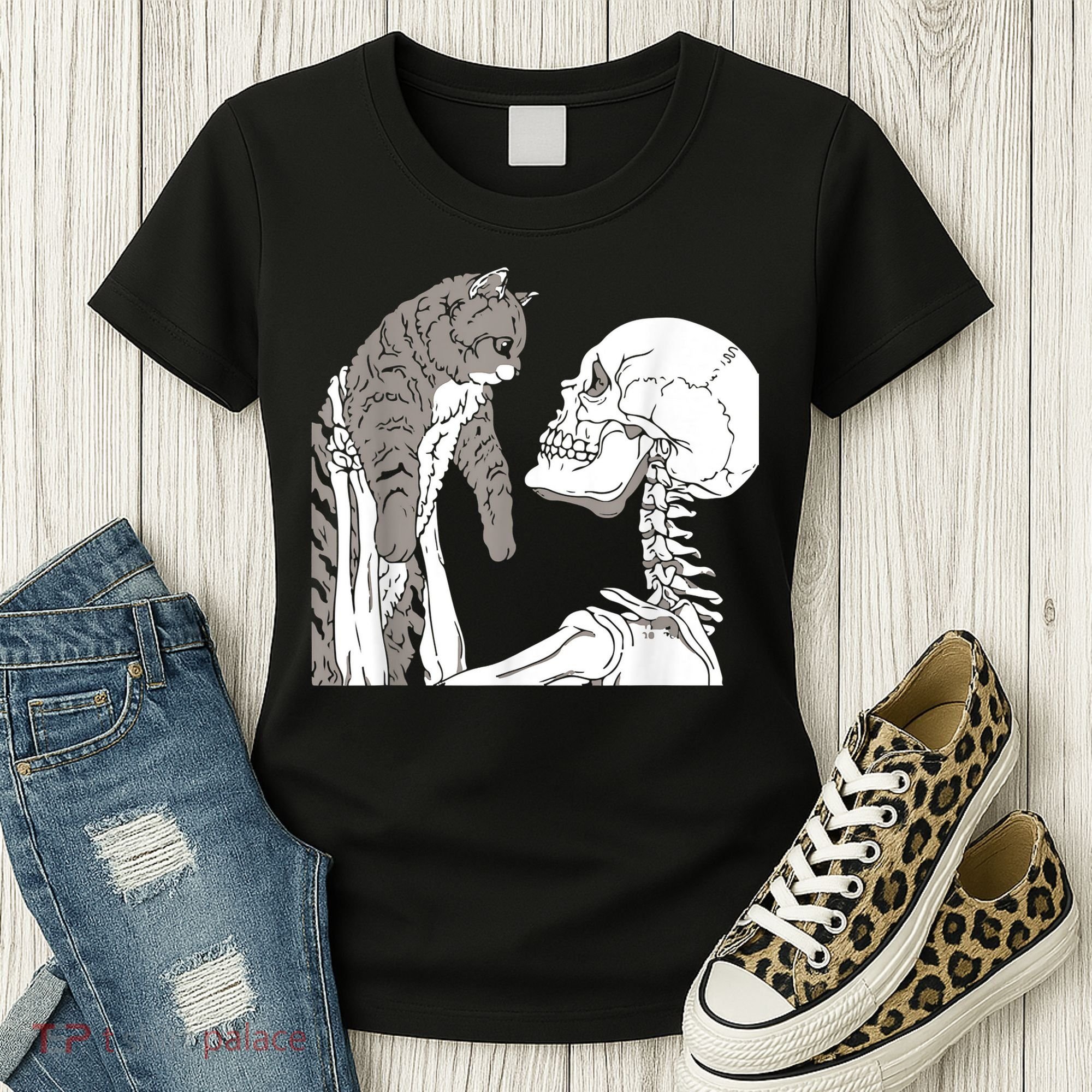 Funny Skeleton Holding A Cat Shirt Lazy Halloween Costume Skull Women's T-Shirt