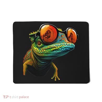 Funny Smart Looking Lizard With Glasses Mousepad