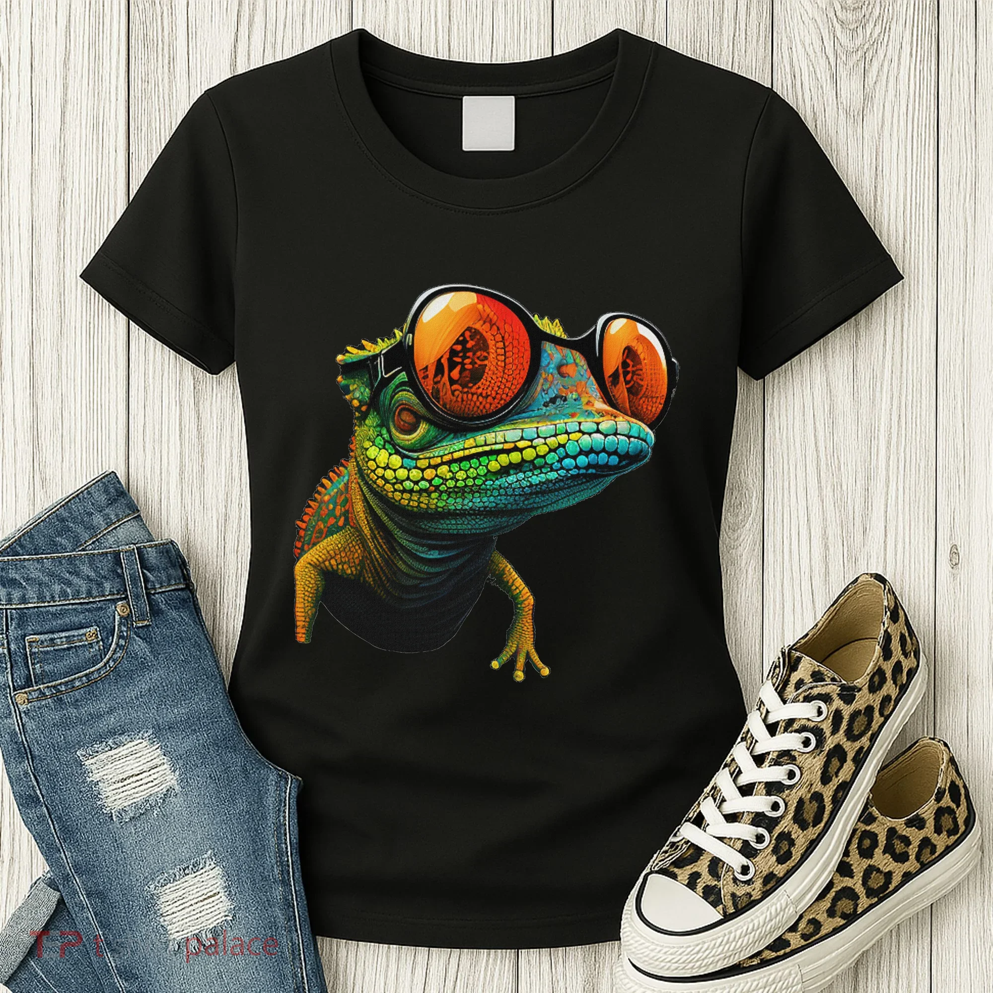 Funny Smart Looking Lizard With Glasses Women's T-Shirt