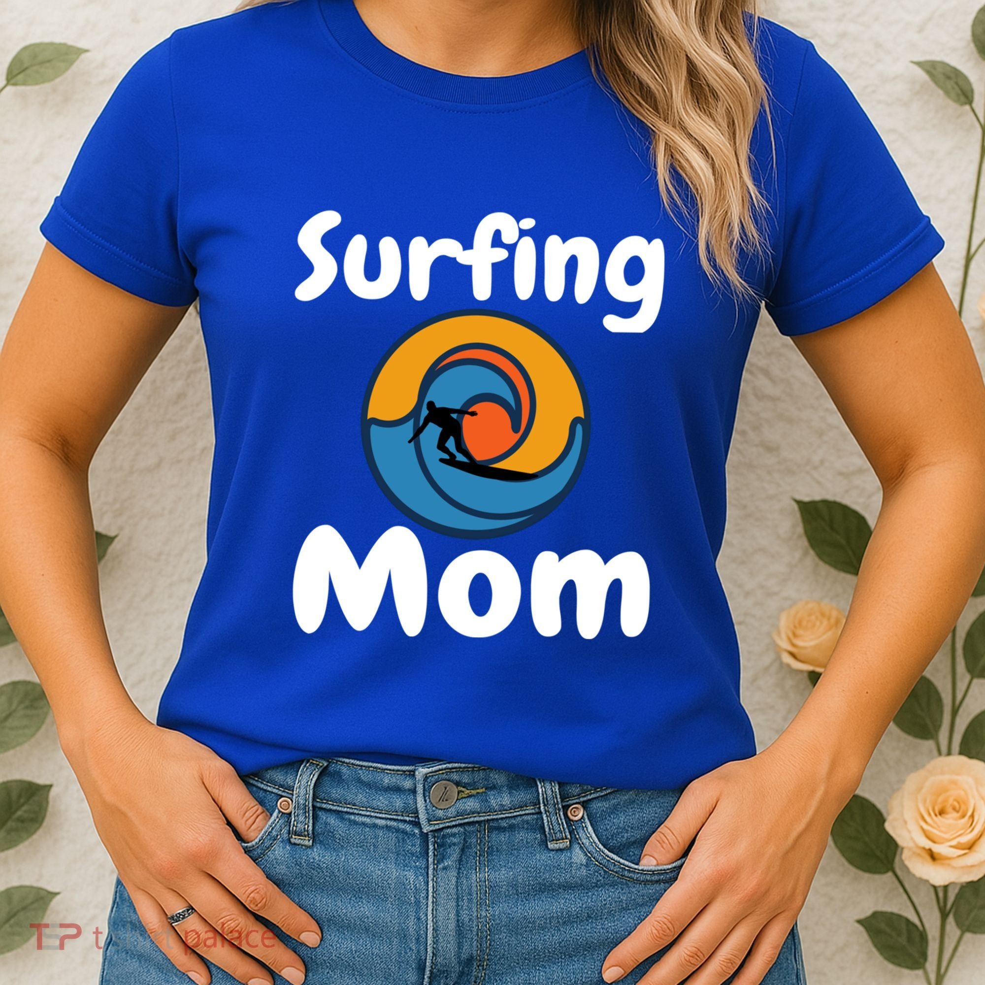 Funny Surfing Mom Surfer Mother Retro Sunrise Sunset Surf Funny Gift Women's T-Shirt