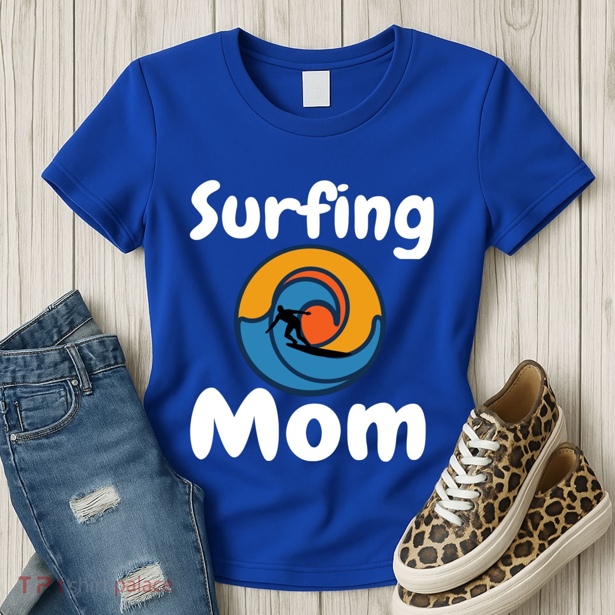 Funny Surfing Mom Surfer Mother Retro Sunrise Sunset Surf Funny Gift Women's T-Shirt