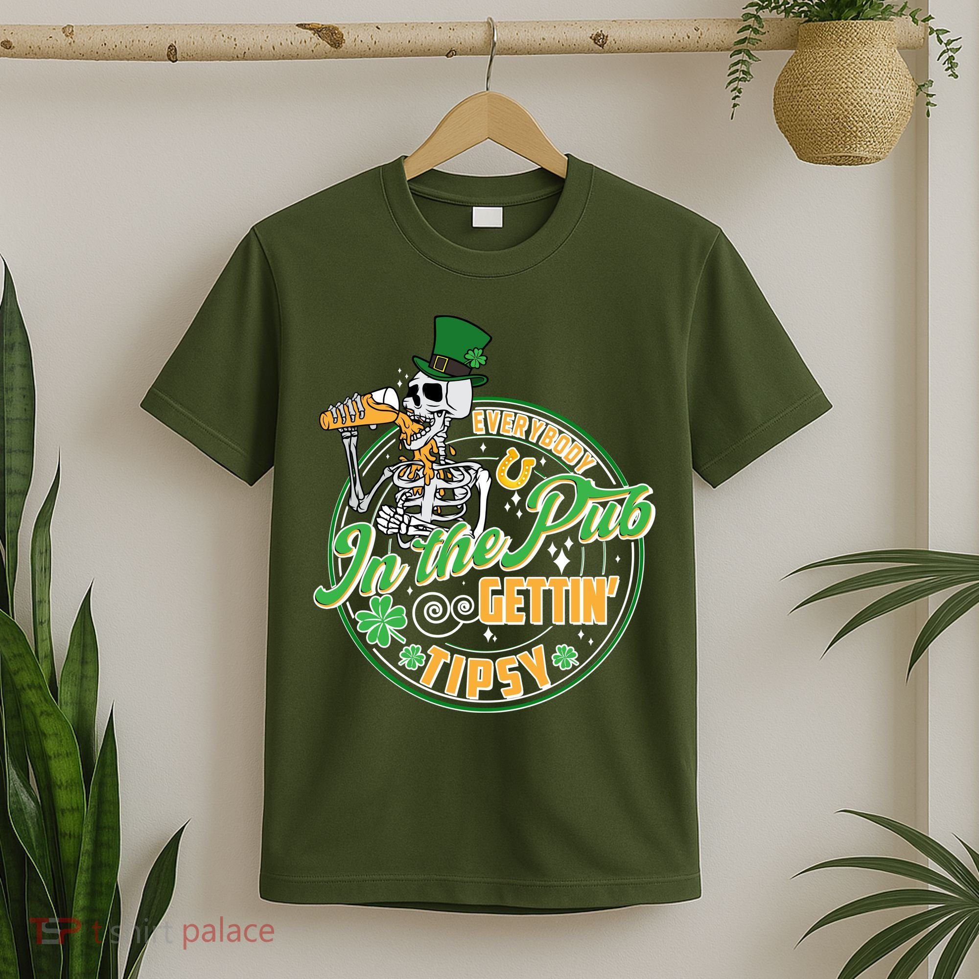 Funny St Patricks Day Everybody In The Pub Gettin Tipsy Skeleton Beer T-Shirt