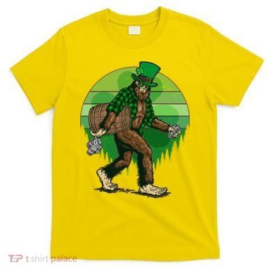 Funny St Patrick's Day Leprechaun Sasquatch With Beer T-Shirt