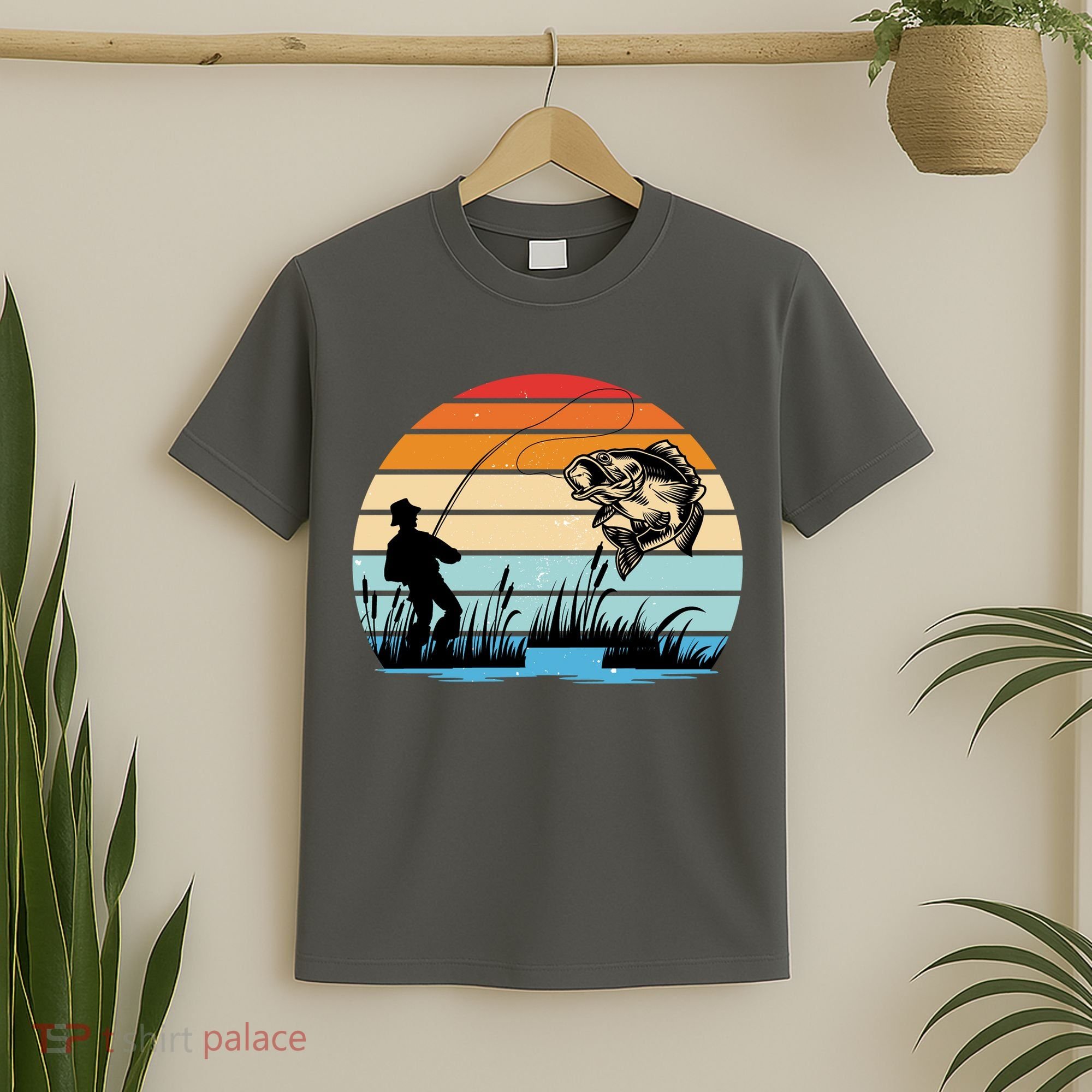 Fishing Sunset Retro Vintage Gift T-Shirt