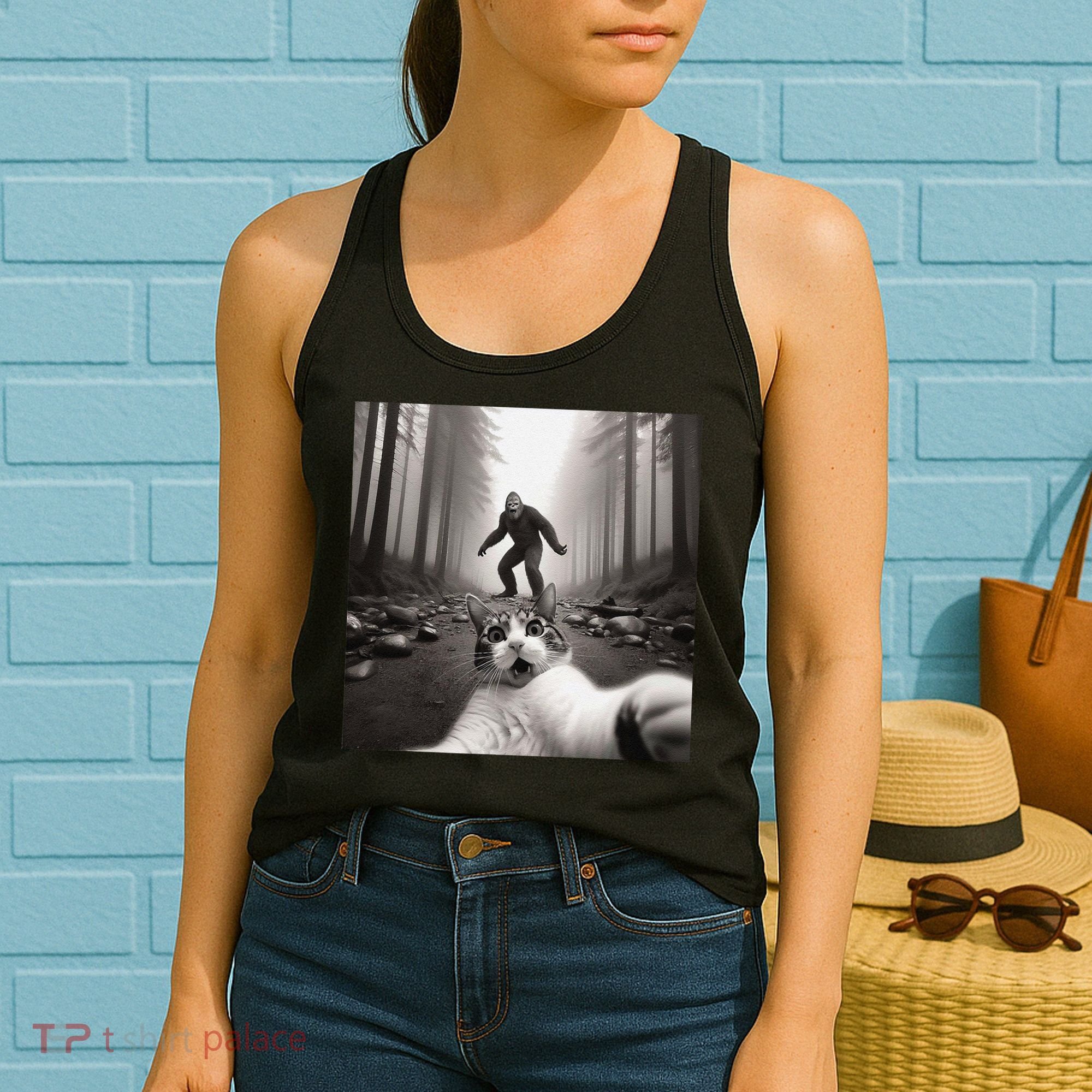Funny Surprised Scared Cat Selfie With Sasquatsch Bigfoot Women's Tank Top