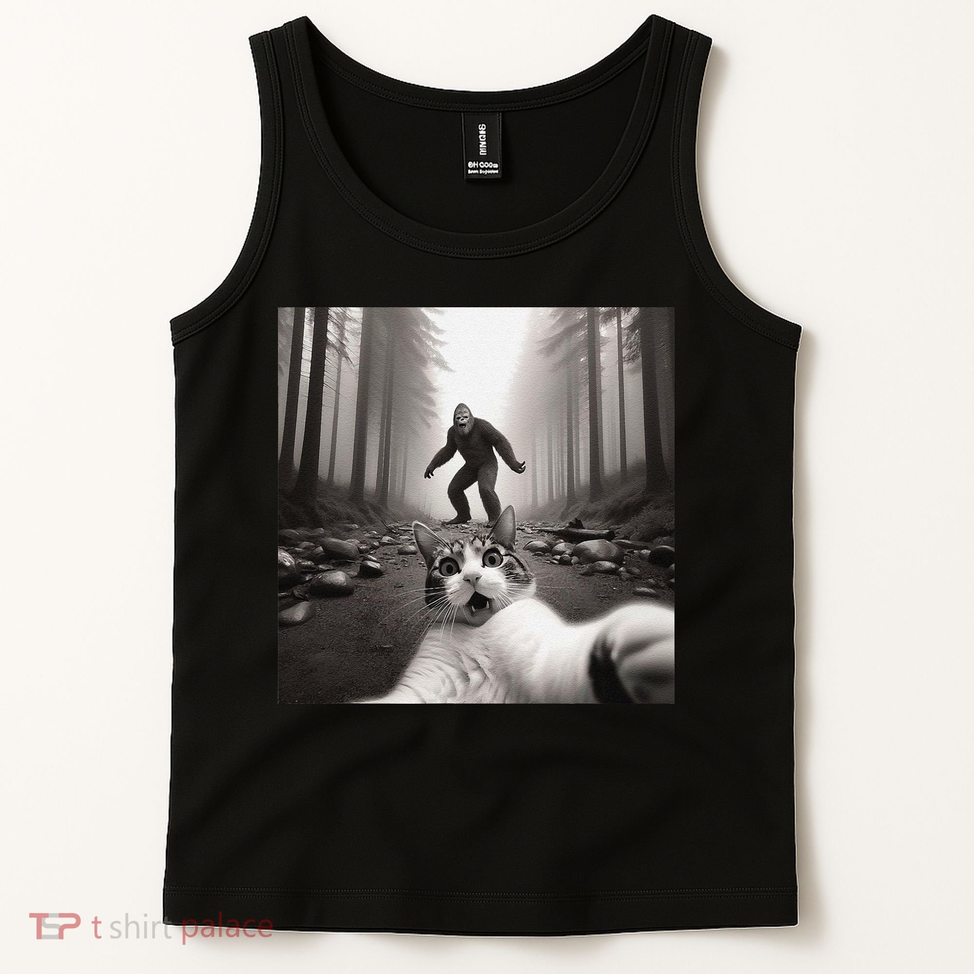 Funny Surprised Scared Cat Selfie With Sasquatsch Bigfoot Tank Top