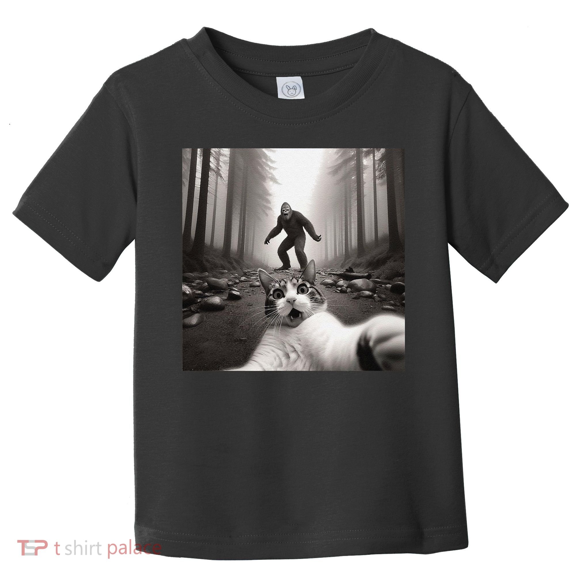 Funny Surprised Scared Cat Selfie With Sasquatsch Bigfoot Toddler T-Shirt