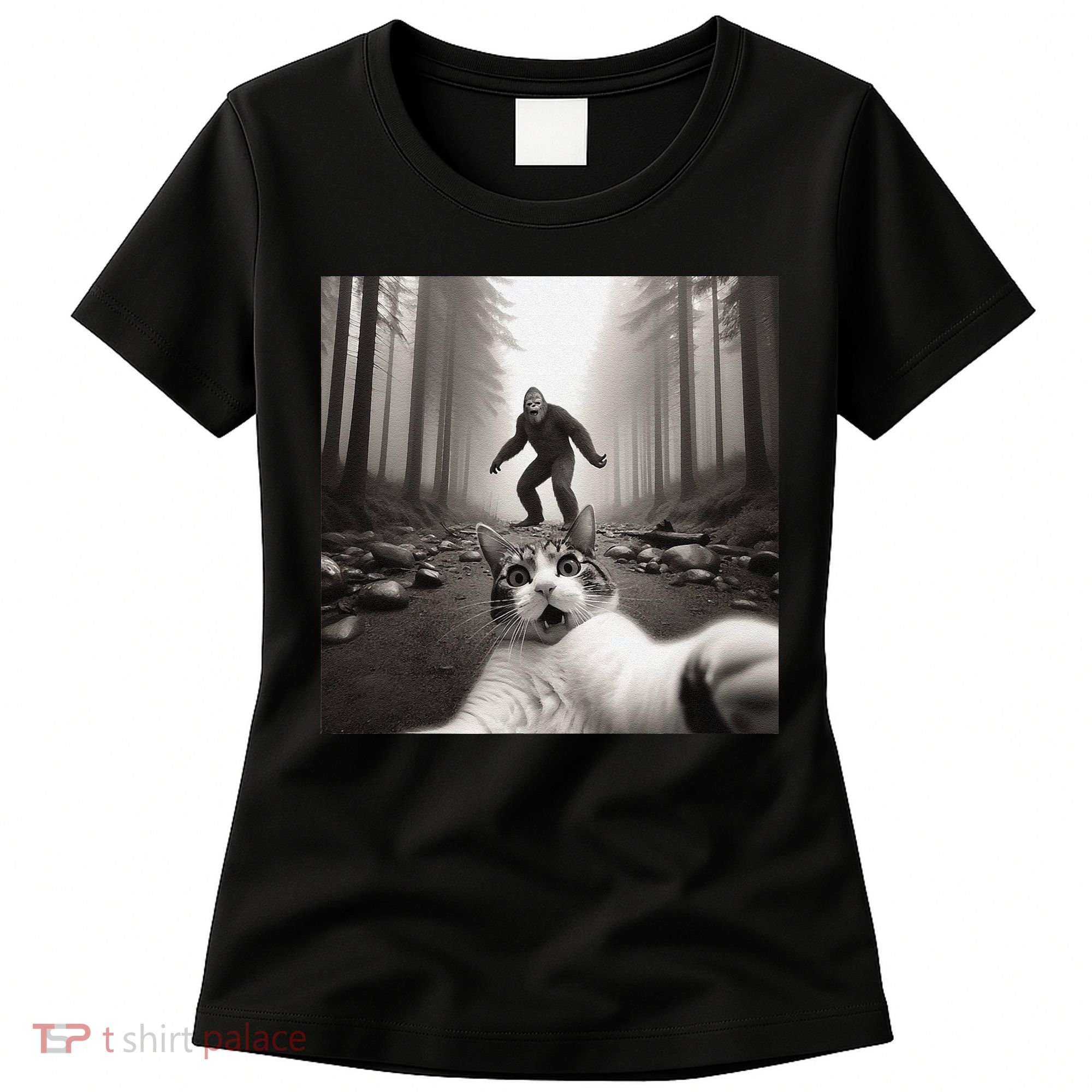 Funny Surprised Scared Cat Selfie With Sasquatsch Bigfoot Women's T-Shirt