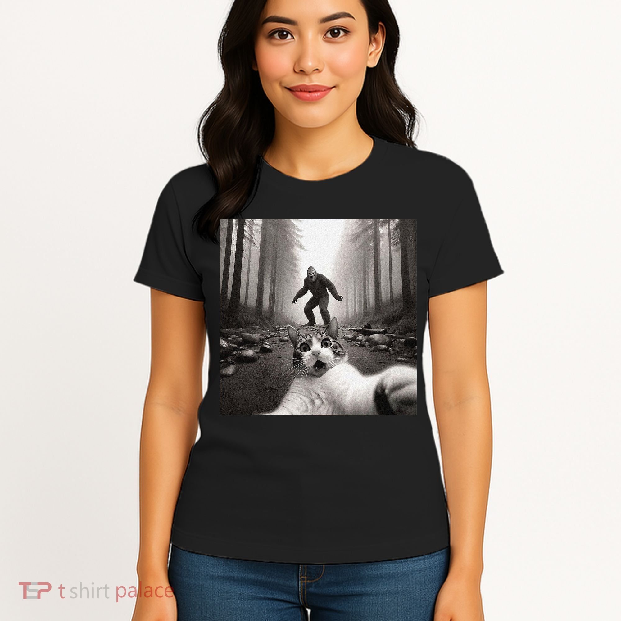 Funny Surprised Scared Cat Selfie With Sasquatsch Bigfoot Women's T-Shirt
