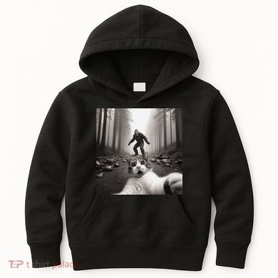 Funny Surprised Scared Cat Selfie With Sasquatsch Bigfoot Kids Hoodie
