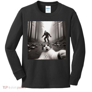 Funny Surprised Scared Cat Selfie With Sasquatsch Bigfoot Kids Long Sleeve Shirt