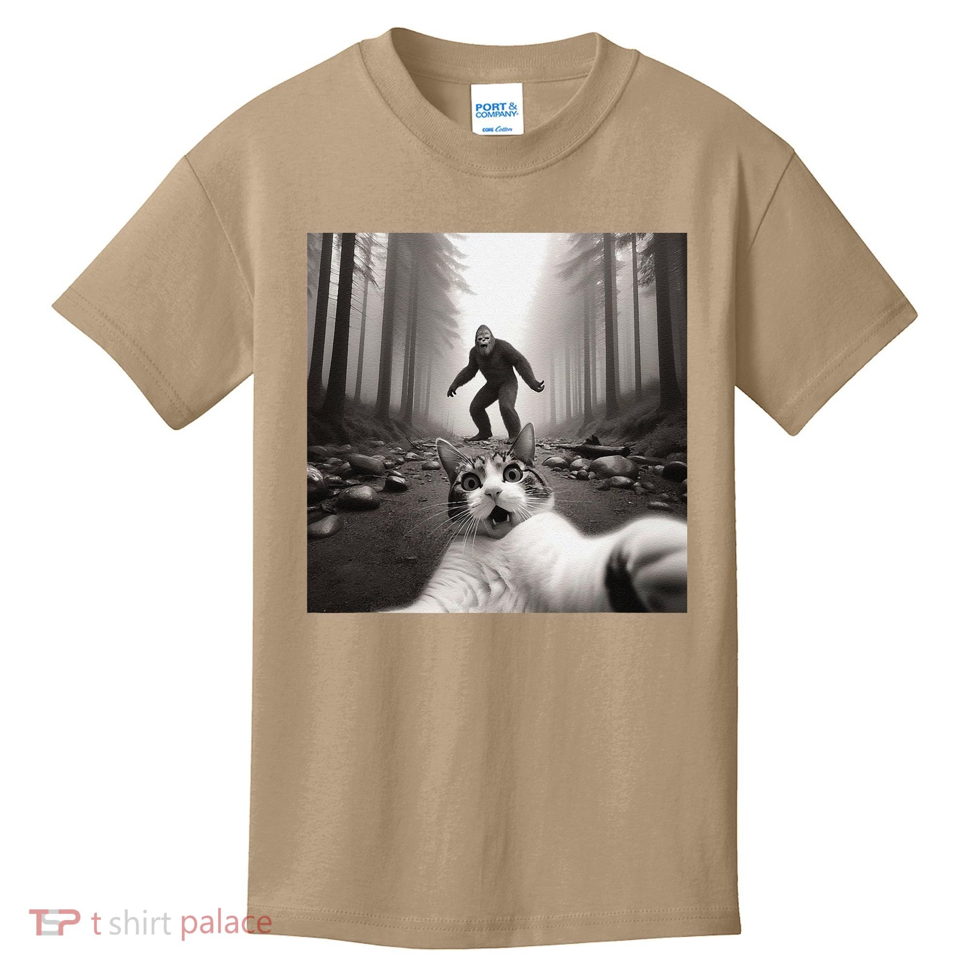 Funny Surprised Scared Cat Selfie With Sasquatsch Bigfoot Kids T-Shirt