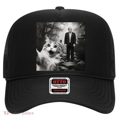 Funny Surprised Scared Cat Selfie With D.Trump Hat