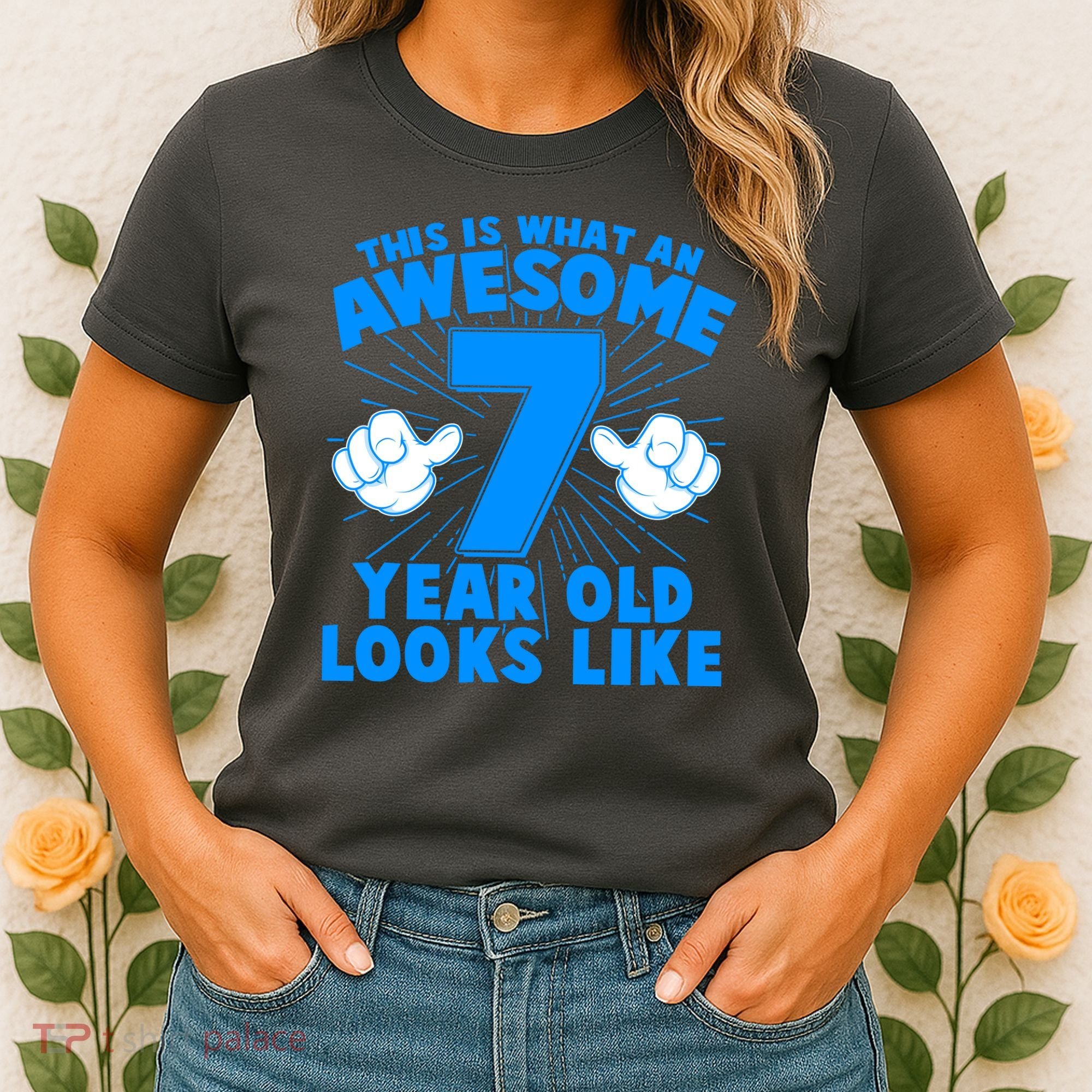 Funny This Is What An Awesome 7 Year Old Looks Like Birthday Women's T-Shirt