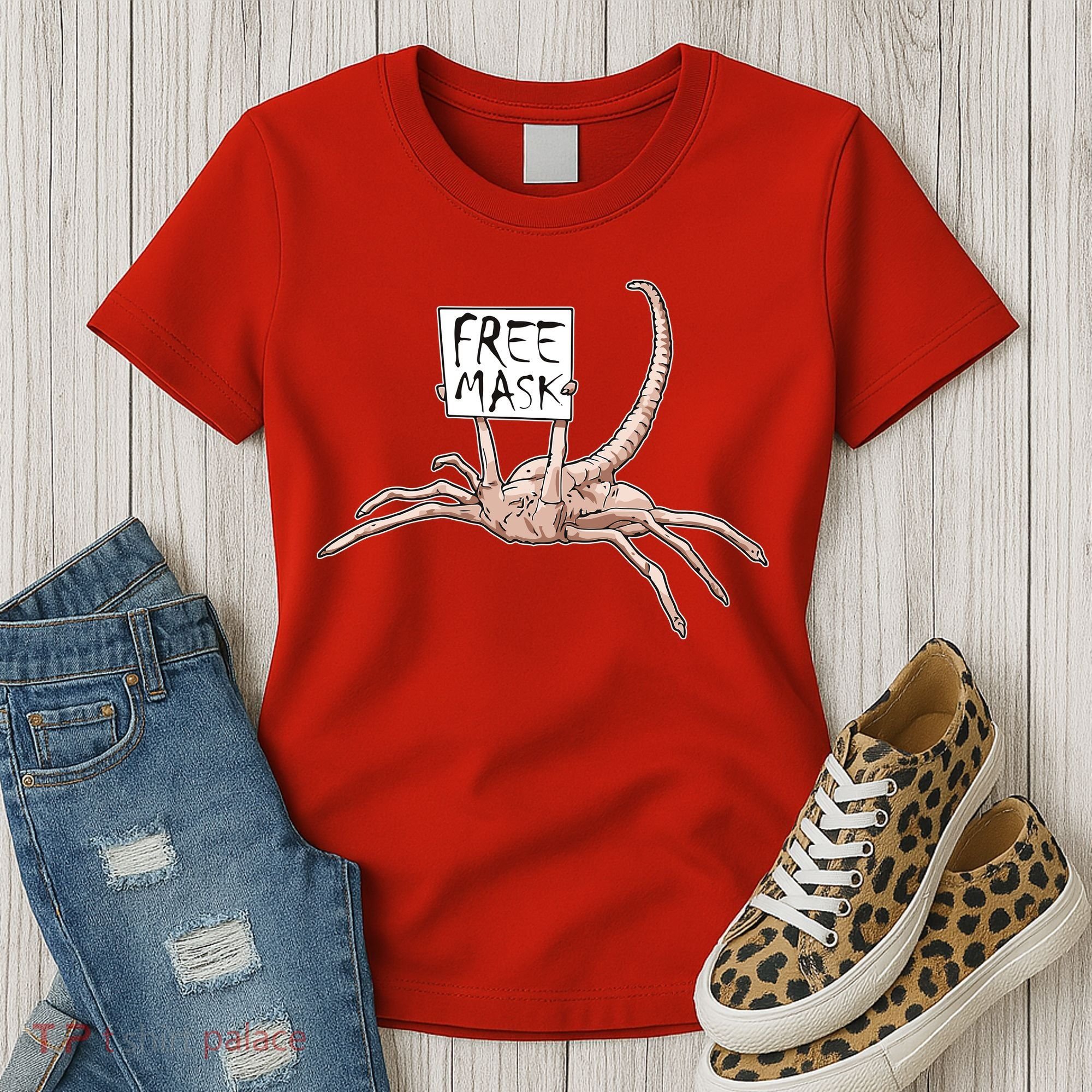 Funny Creepy Free Mask Alien Face Hugger Women's T-Shirt
