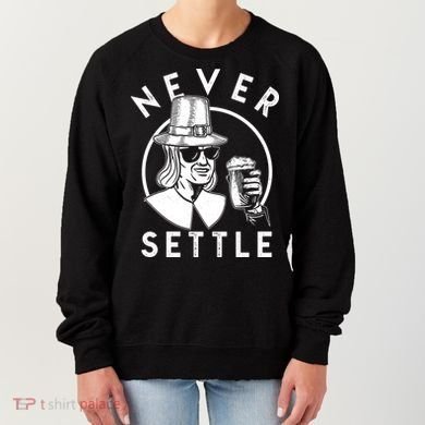 Funny Vintage Drinking Thanksgiving Pilgrim Never Settle Women's Sweatshirt