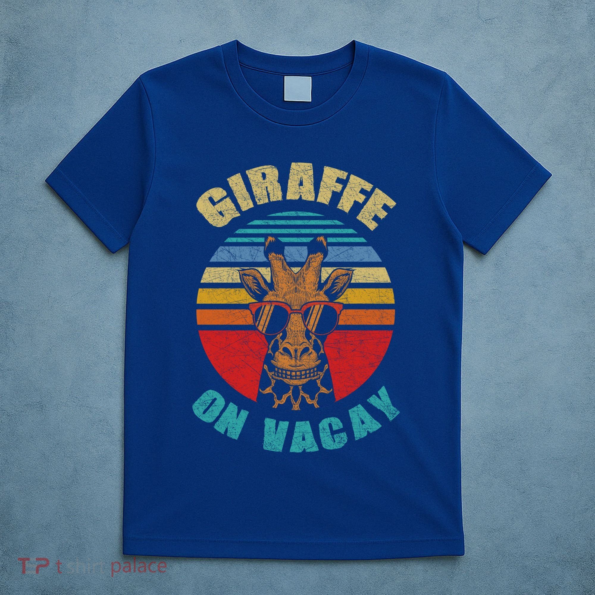 Funny Vintage Giraffe On Vacay Mode Summer Vacation Vibes Gift T-Shirt