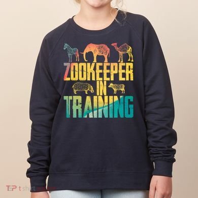 Funny Zookeepping Zookeeper Job Keeping Gift Zoo Keeper In Training Women's Sweatshirt