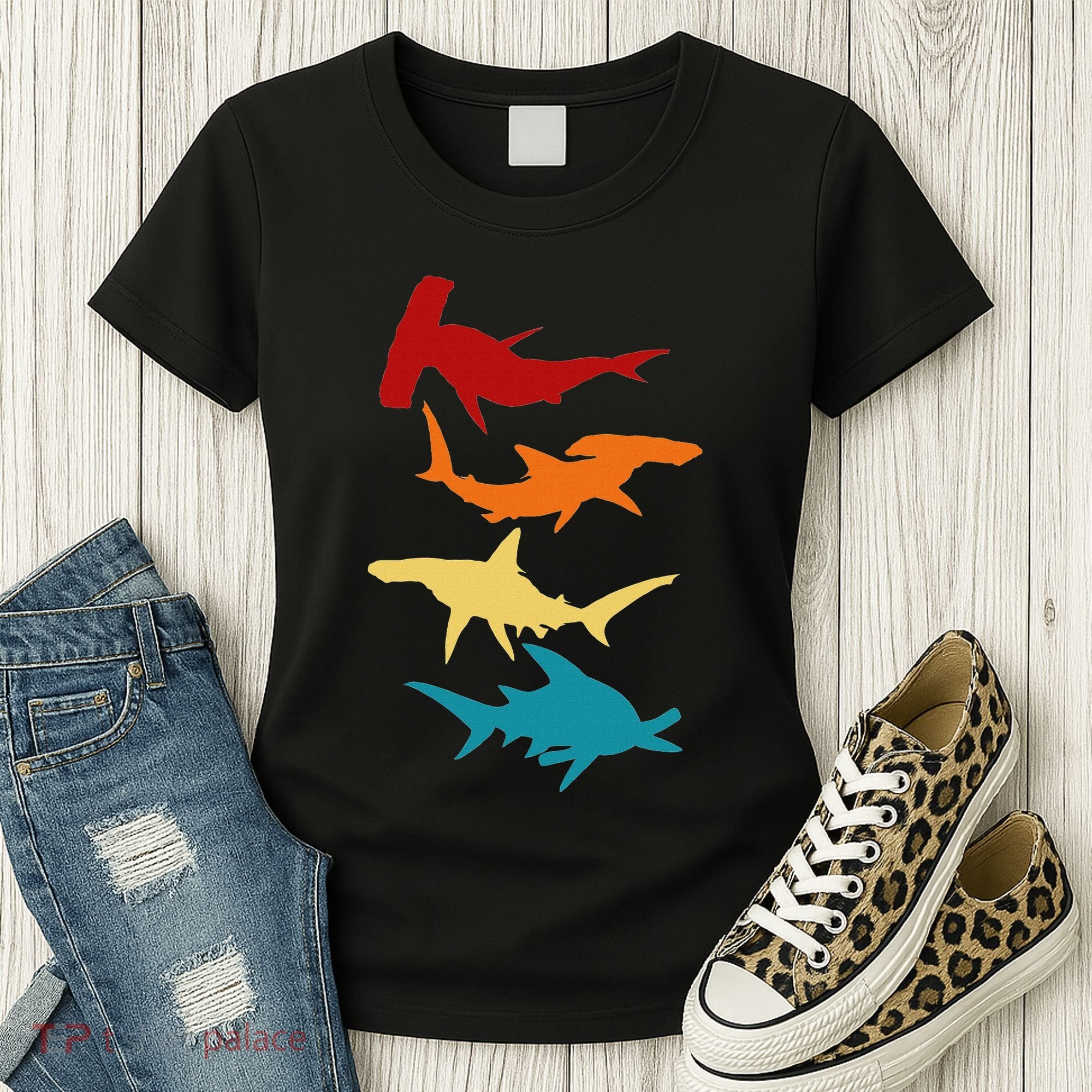 Great 4 Hammerhead Sharks Gift For Divers Women's T-Shirt