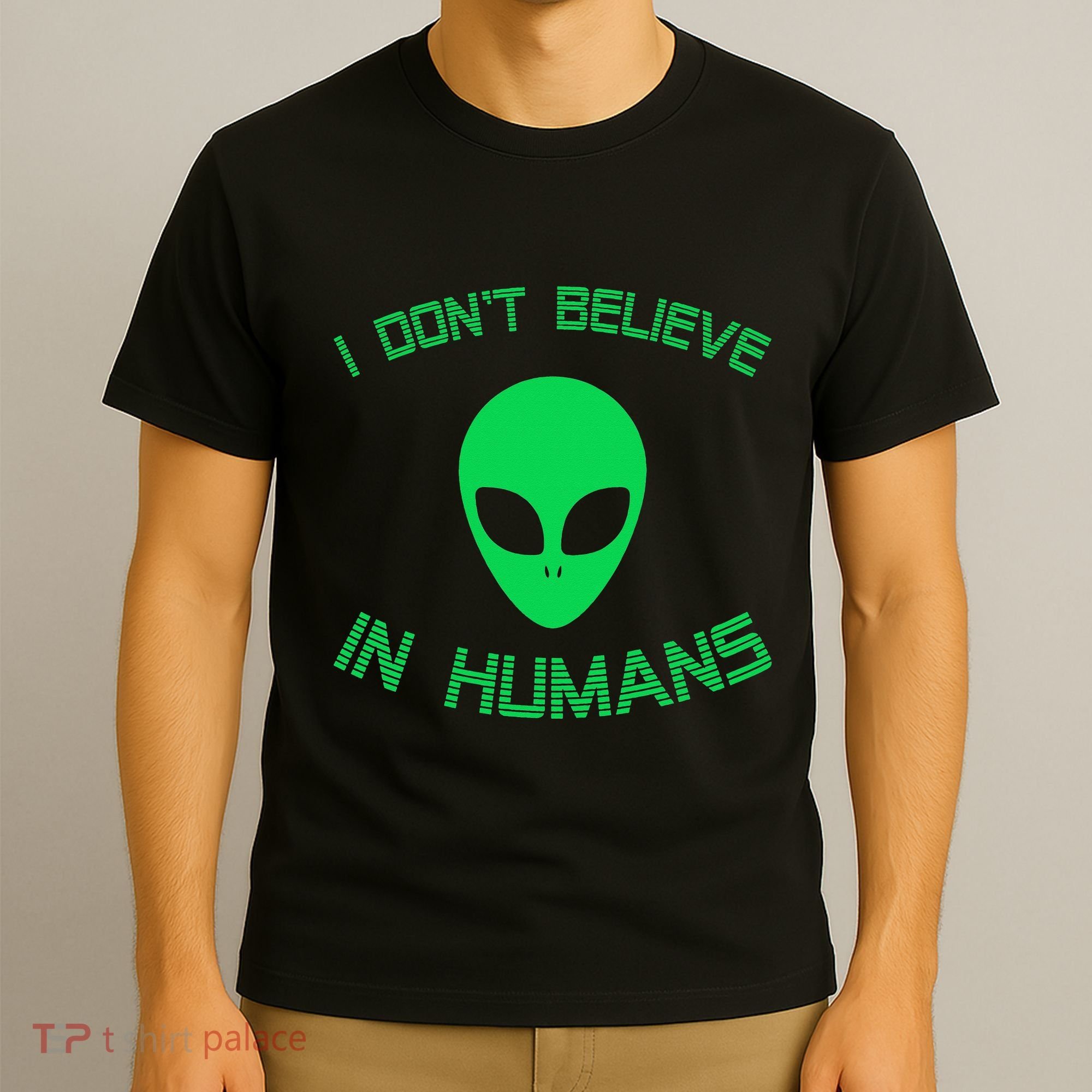 Green Alien I Dont Believe in Humans Funny Alien UFO Believe T-Shirt