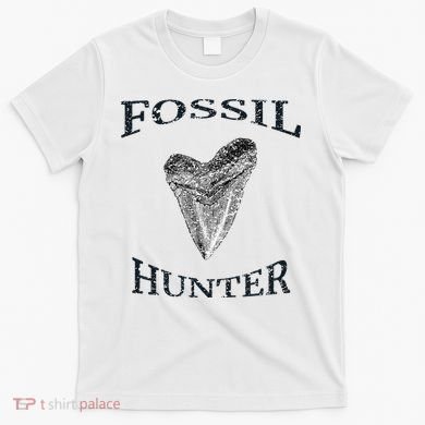 Great Distressed Fossil Hunter Megalodon Tooth Enthusiast T-Shirt