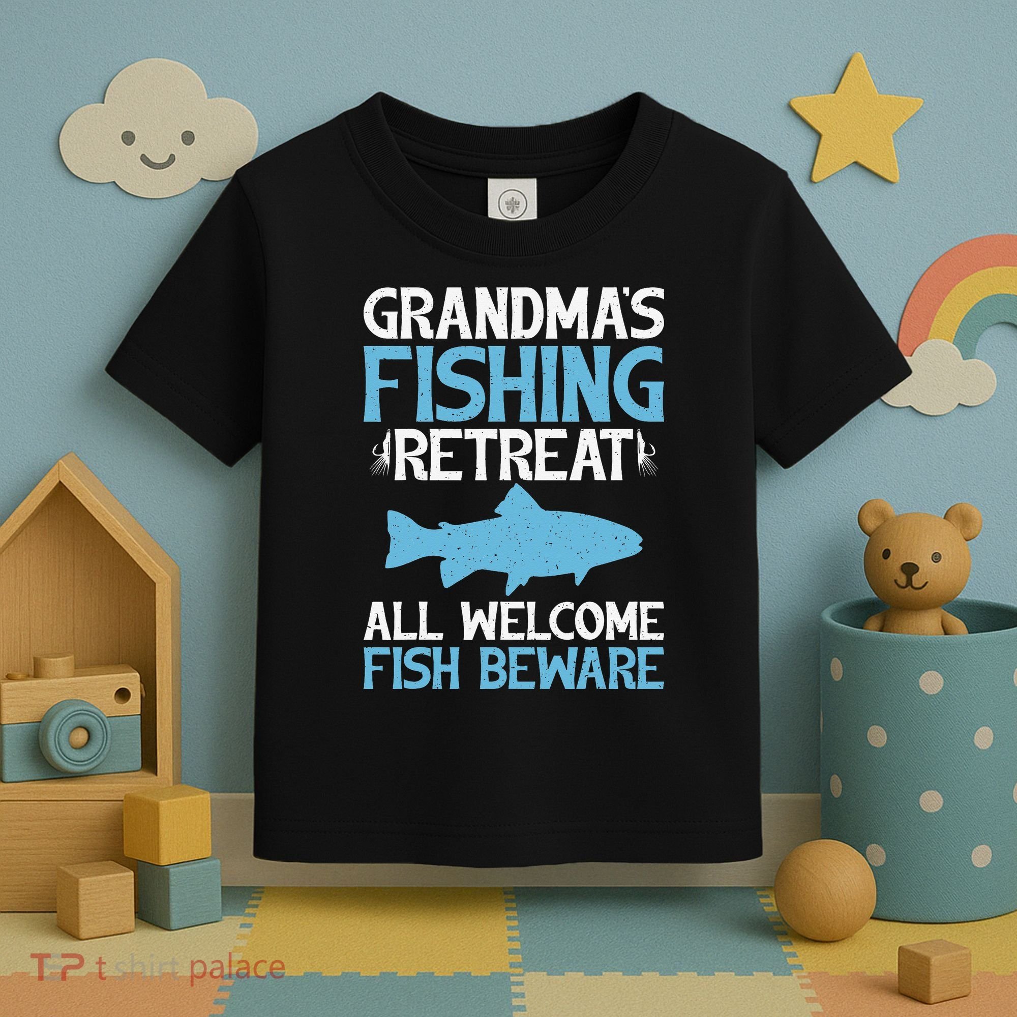 Grandmas Fishing Retreat All Welcome Fish Beware Grandma Toddler T-Shirt