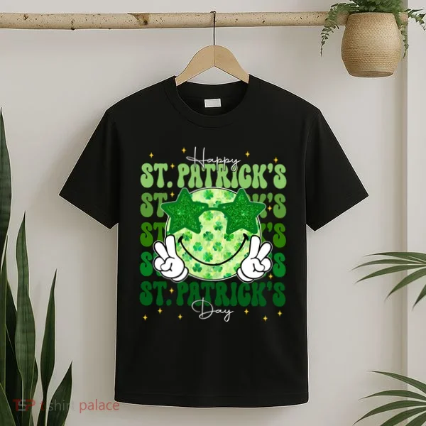 Groovy Happy St Patricks Day Shamrock T-Shirt