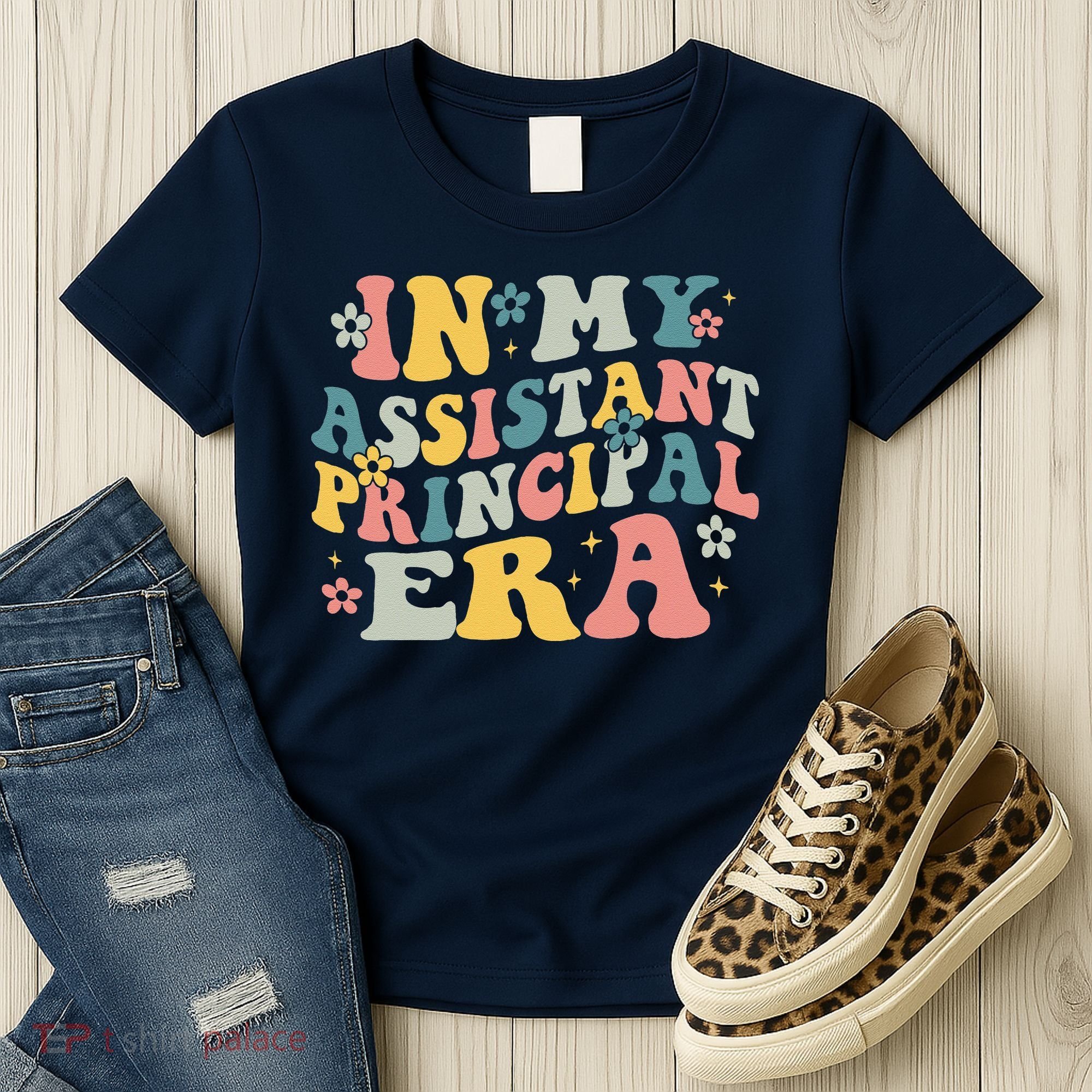 Groovy In My Assistant Principal Era Job Title School Worker Women's T-Shirt