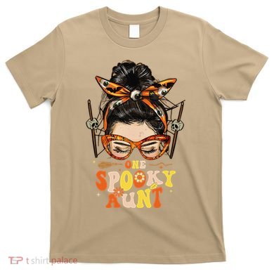 Groovy One Spooky Aunt Messy Bun Women Hippie Halloween T-Shirt