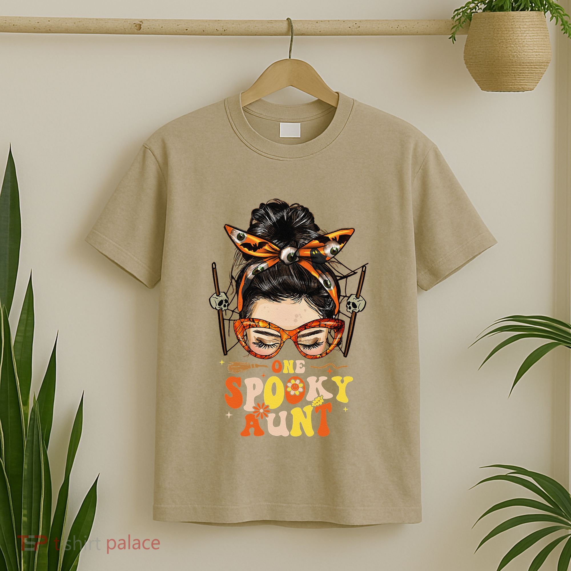 Groovy One Spooky Aunt Messy Bun Women Hippie Halloween T-Shirt
