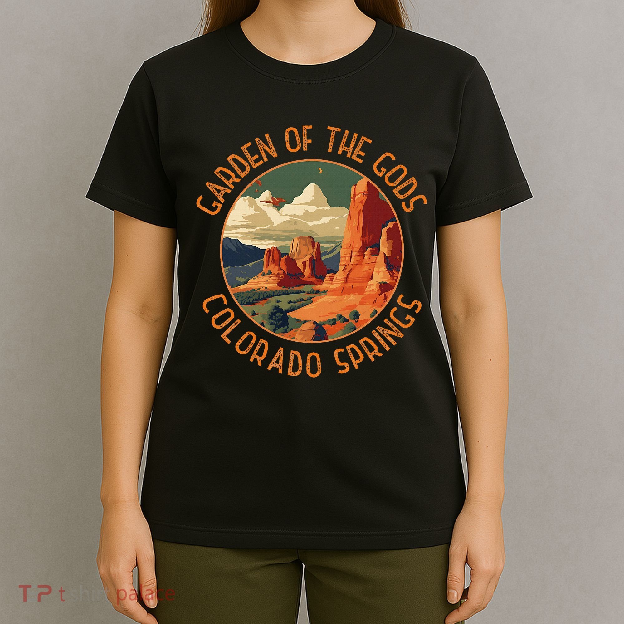 Garden Of The Gods Colorado Springs Distressed Circle T-Shirt