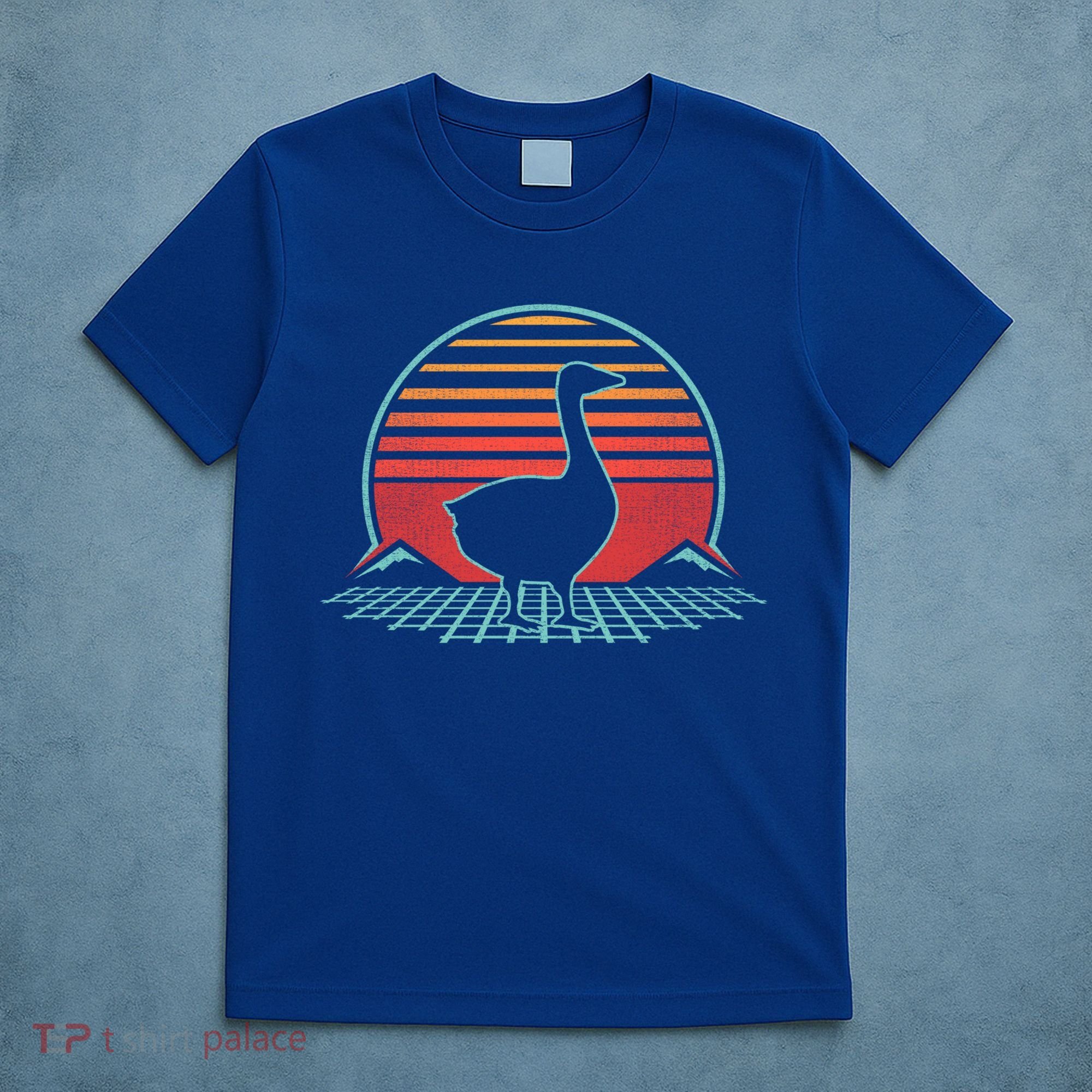 Goose Retro Vintage 80s Style Animal Lover Gift Great Gift T-Shirt