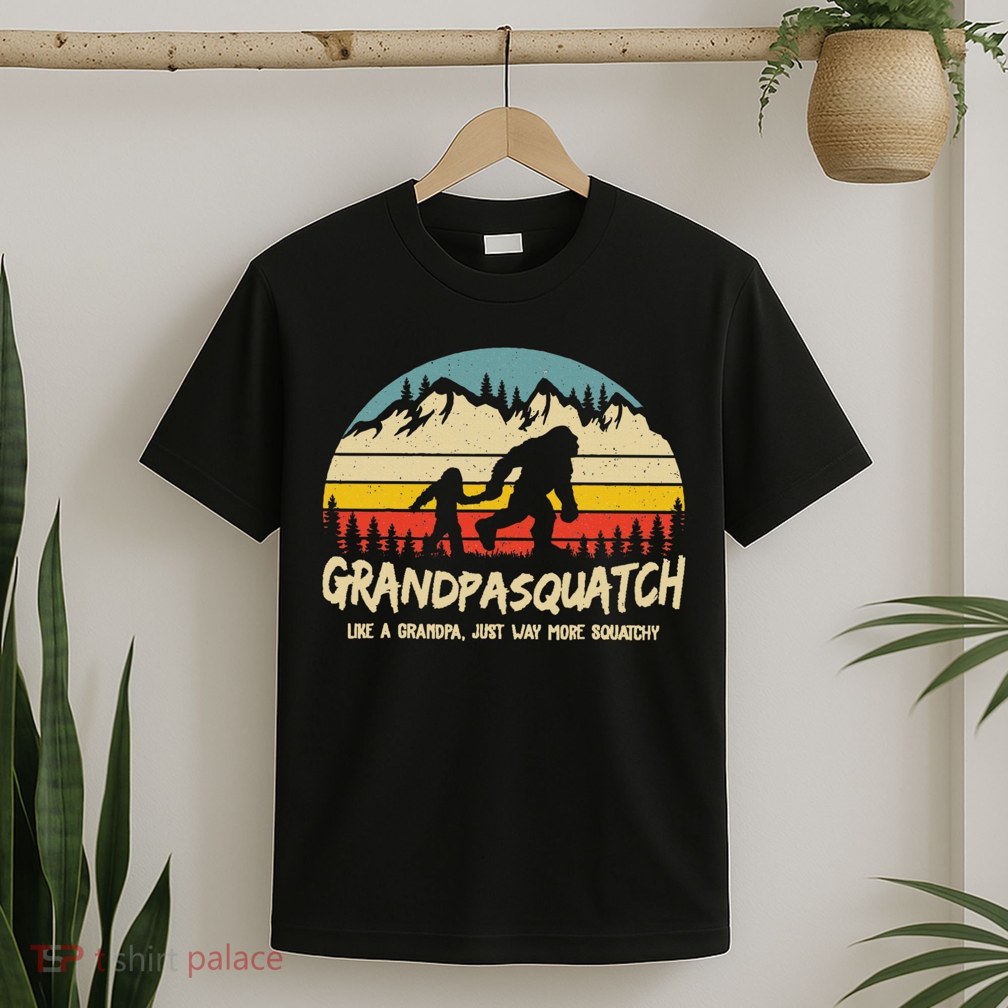 Grandpa Squatch Funny Bigfoot Sasquatch Fathers Day Gift T-Shirt