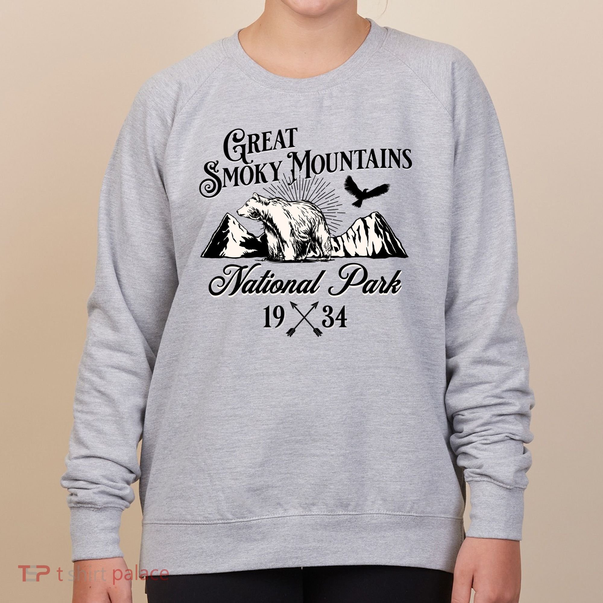 Great Smoky Mountains National Park Tennessee Bear Outdoors Gift Women's Sweatshirt