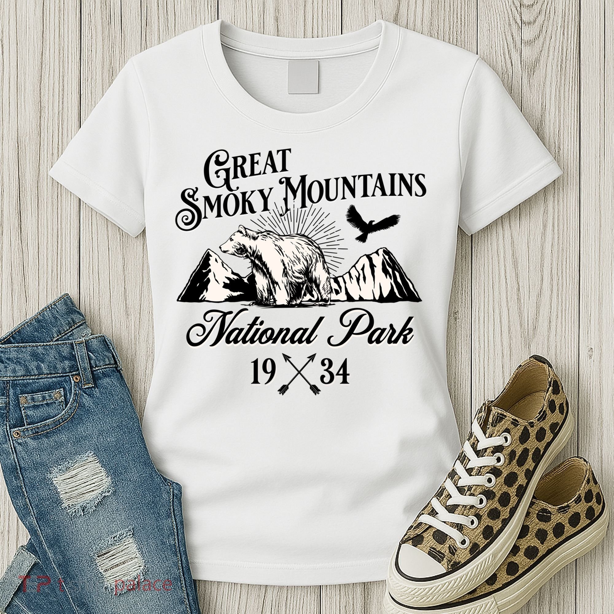 Great Smoky Mountains National Park Tennessee Bear Outdoors Gift Women's T-Shirt