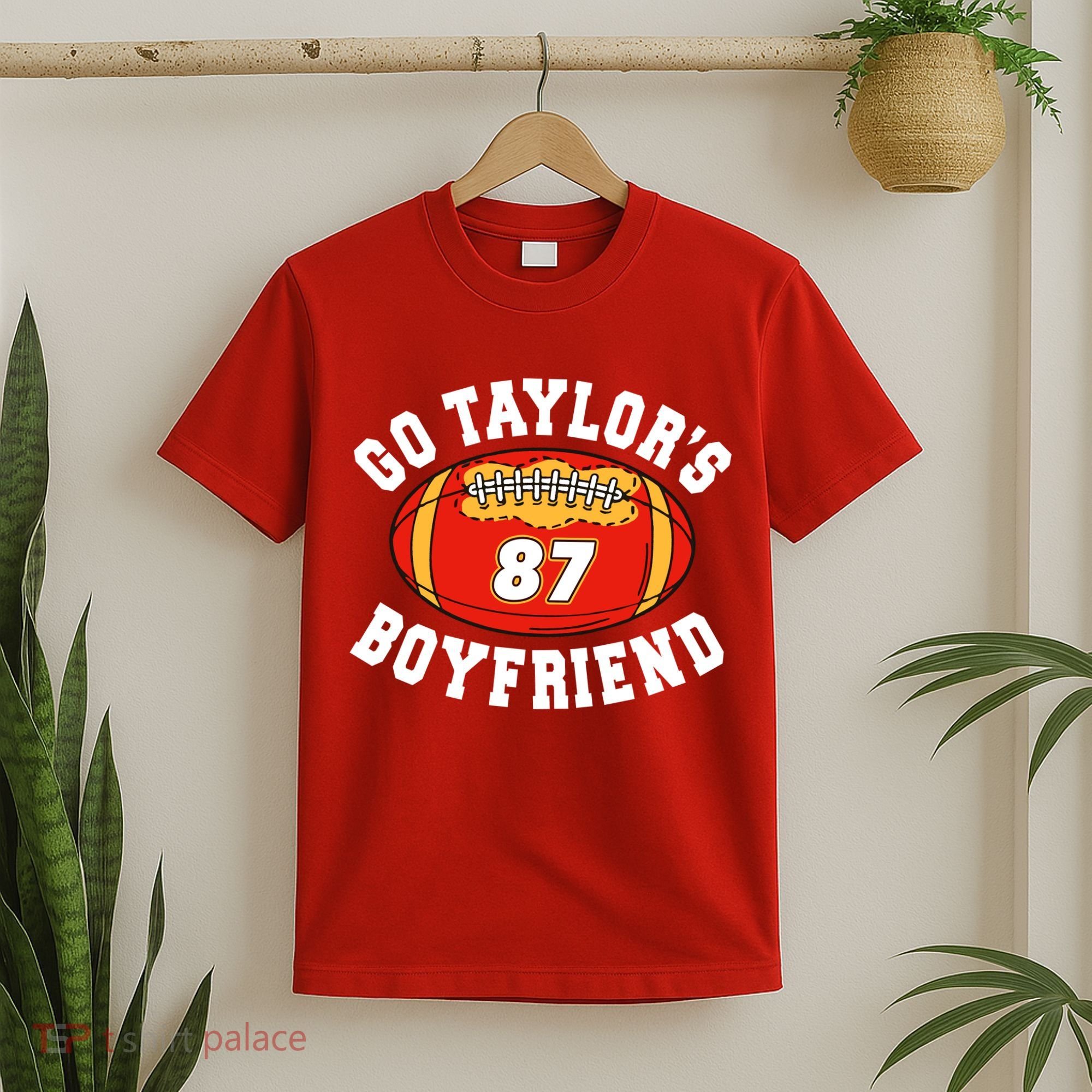 Go TaylorS Boyfriend I Just Here For Travis T-Shirt