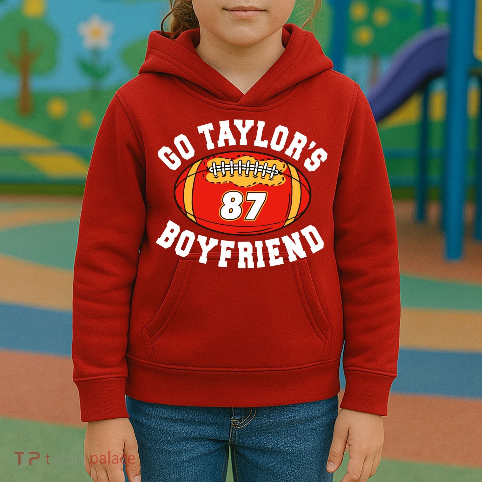 Go TaylorS Boyfriend I Just Here For Travis Kids Hoodie