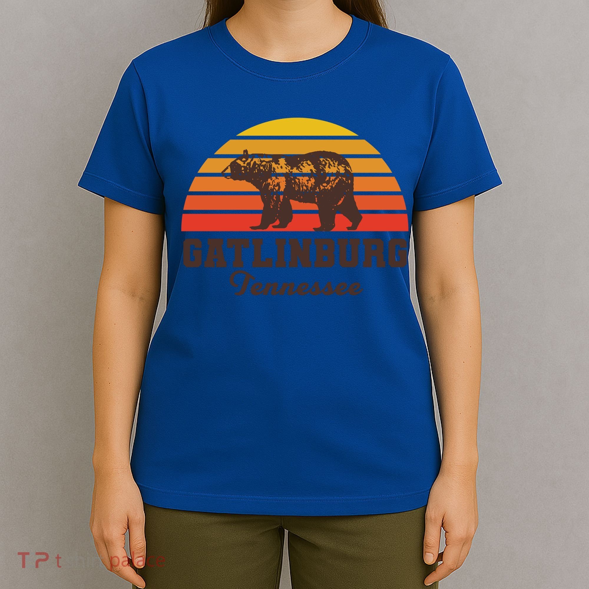 Gatlinburg Tennessee Great Smoky Mountains Bear Retro Sunset Gift T-Shirt