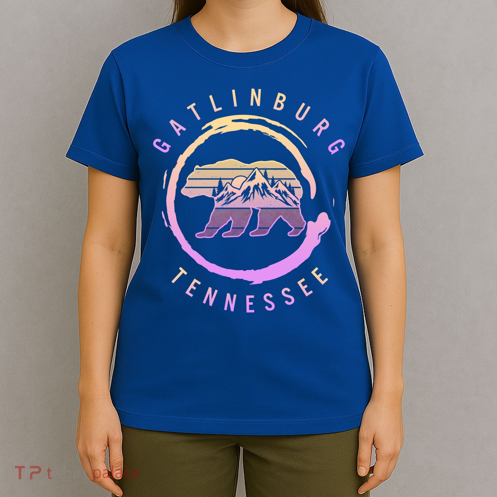 Gatlinburg Tennessee Great Smoky Mountains Bear Souvenir Gift T-Shirt