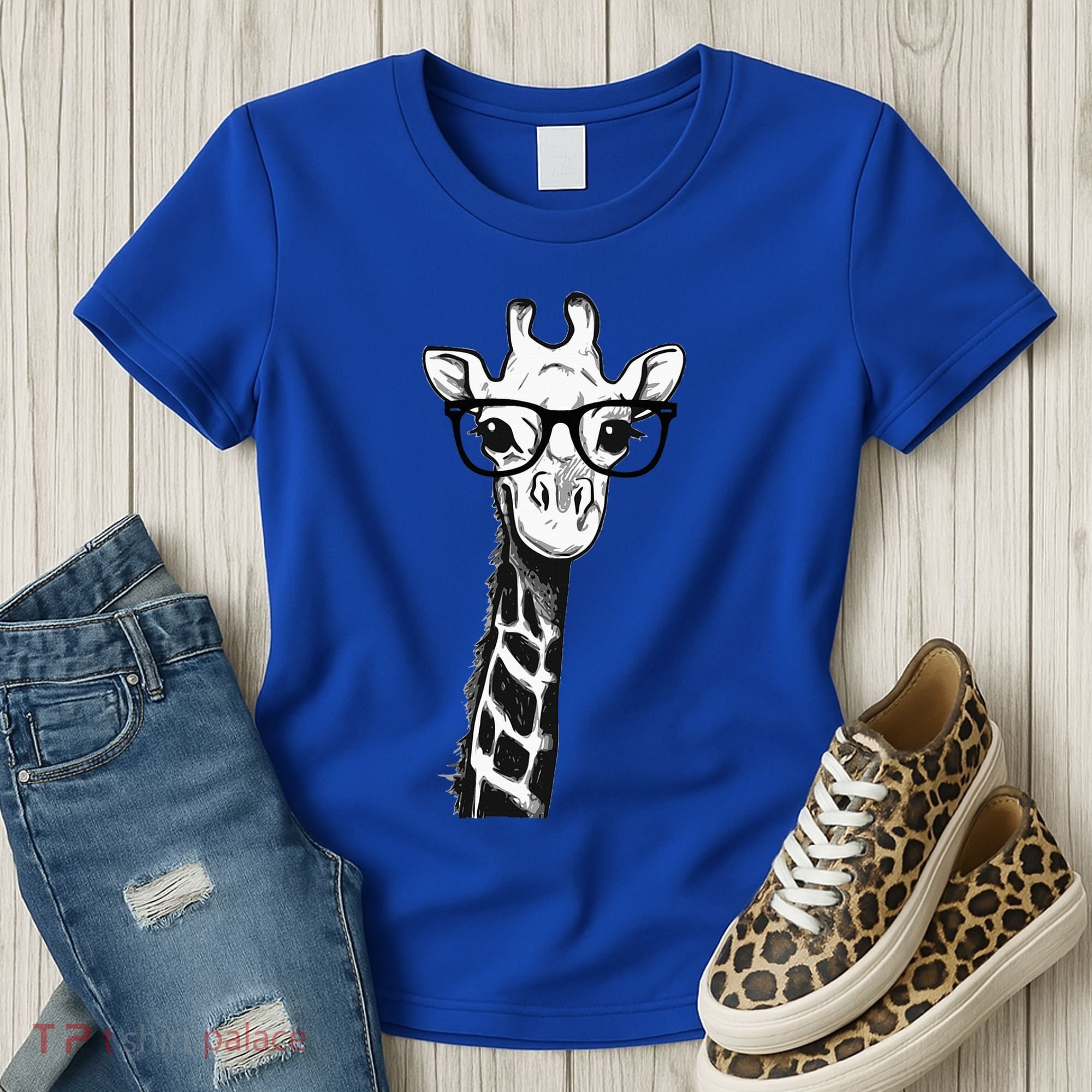 Giraffe With Glasses Gift For Zoo Animal Lovers Women's T-Shirt