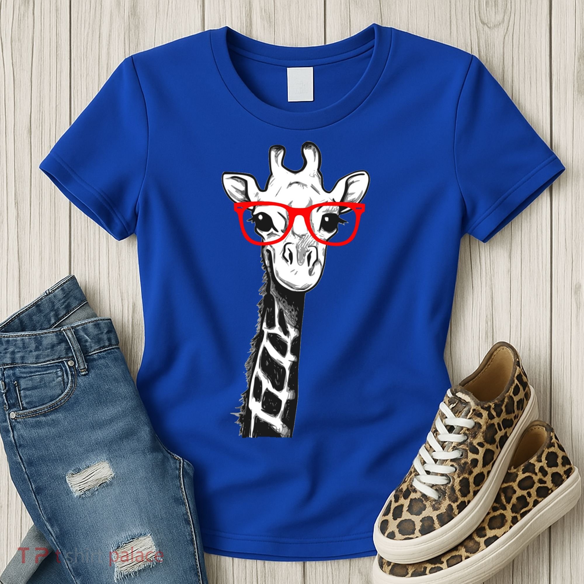 Giraffe With Red Glasses Gift For Zoo Animal Lovers Gift Women's T-Shirt