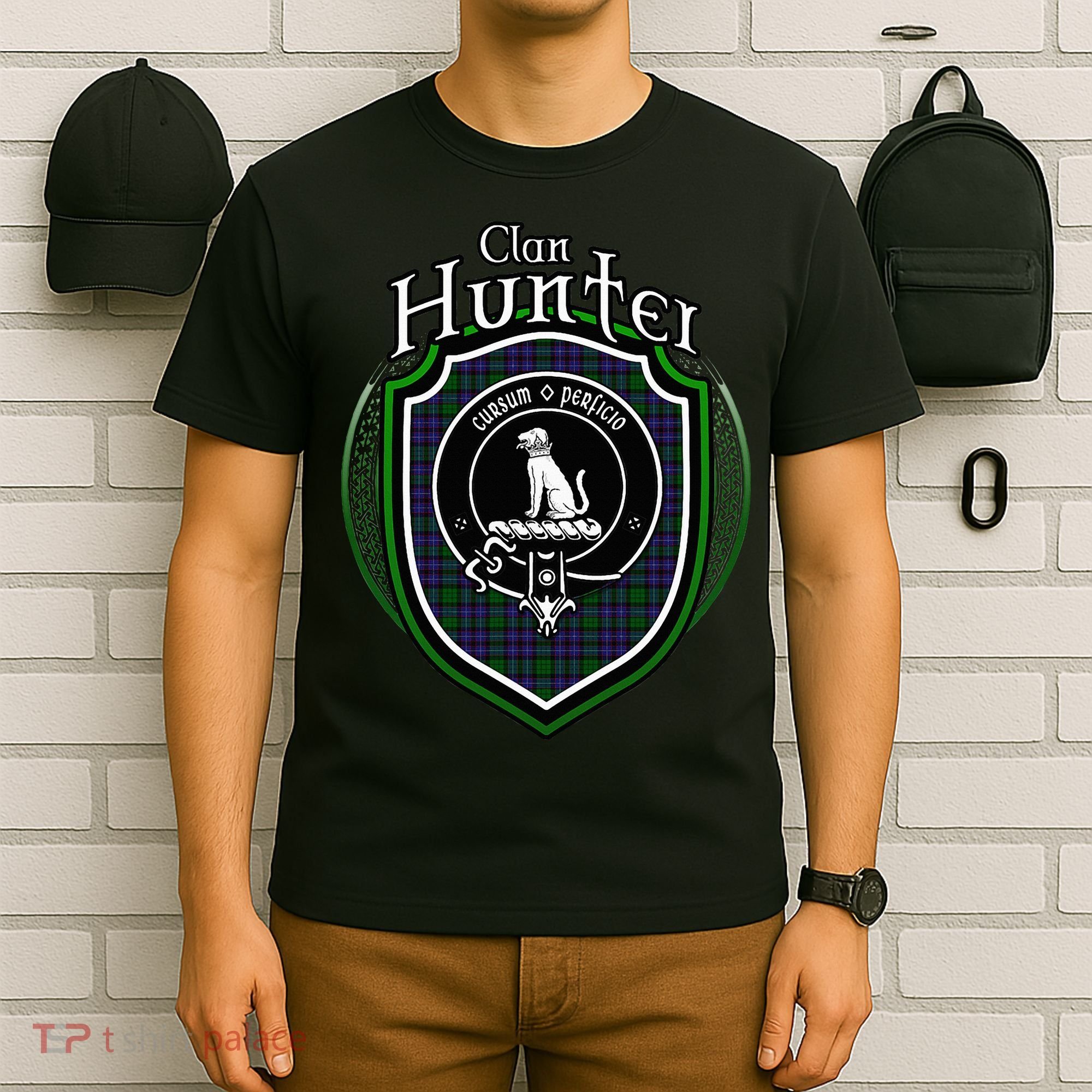 Hunter Clan Crest Scottish Clan Hunter Family Crest Badge T-Shirt