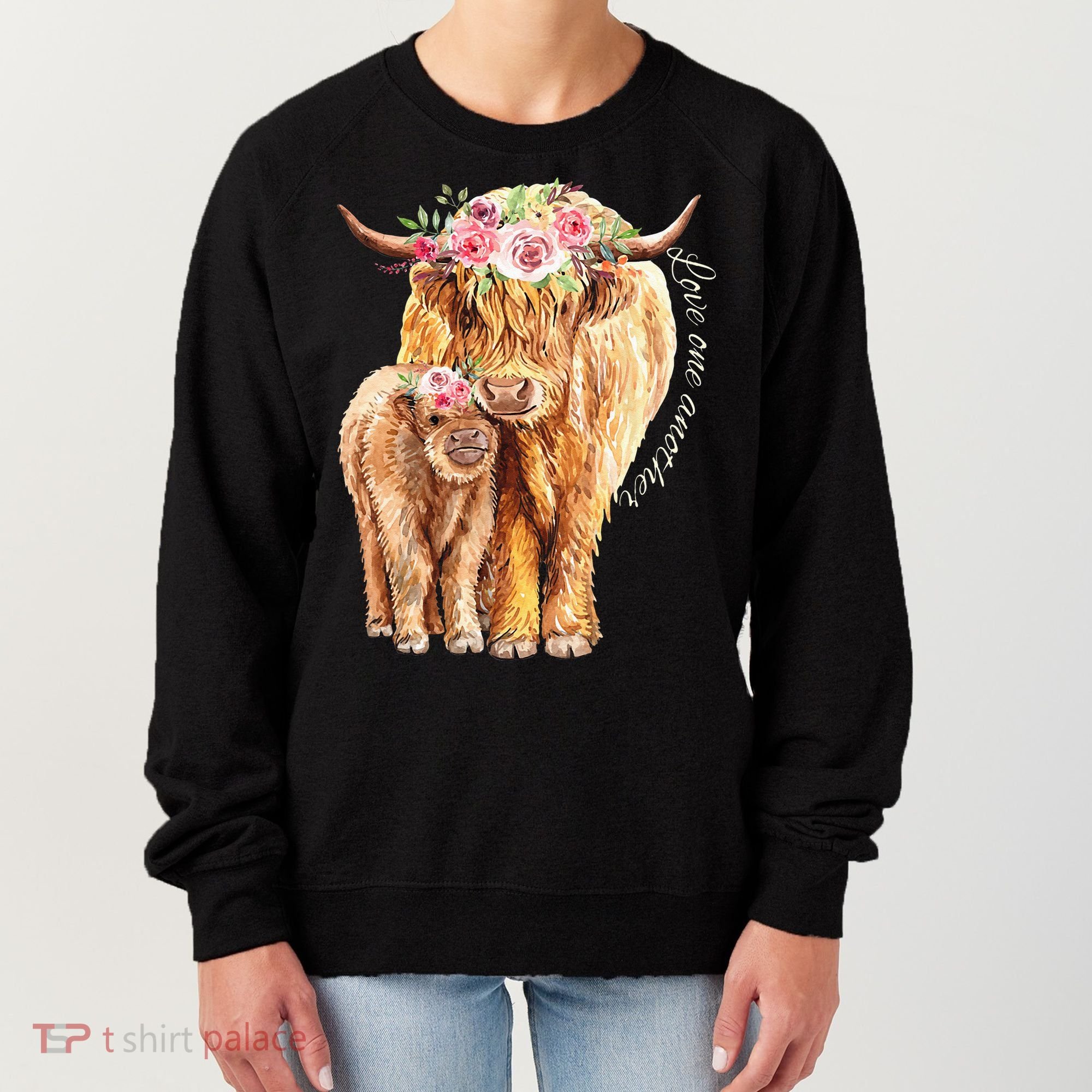 Highland Cattle Lover Cow Calf Farm Love One Another Cute Women's Sweatshirt