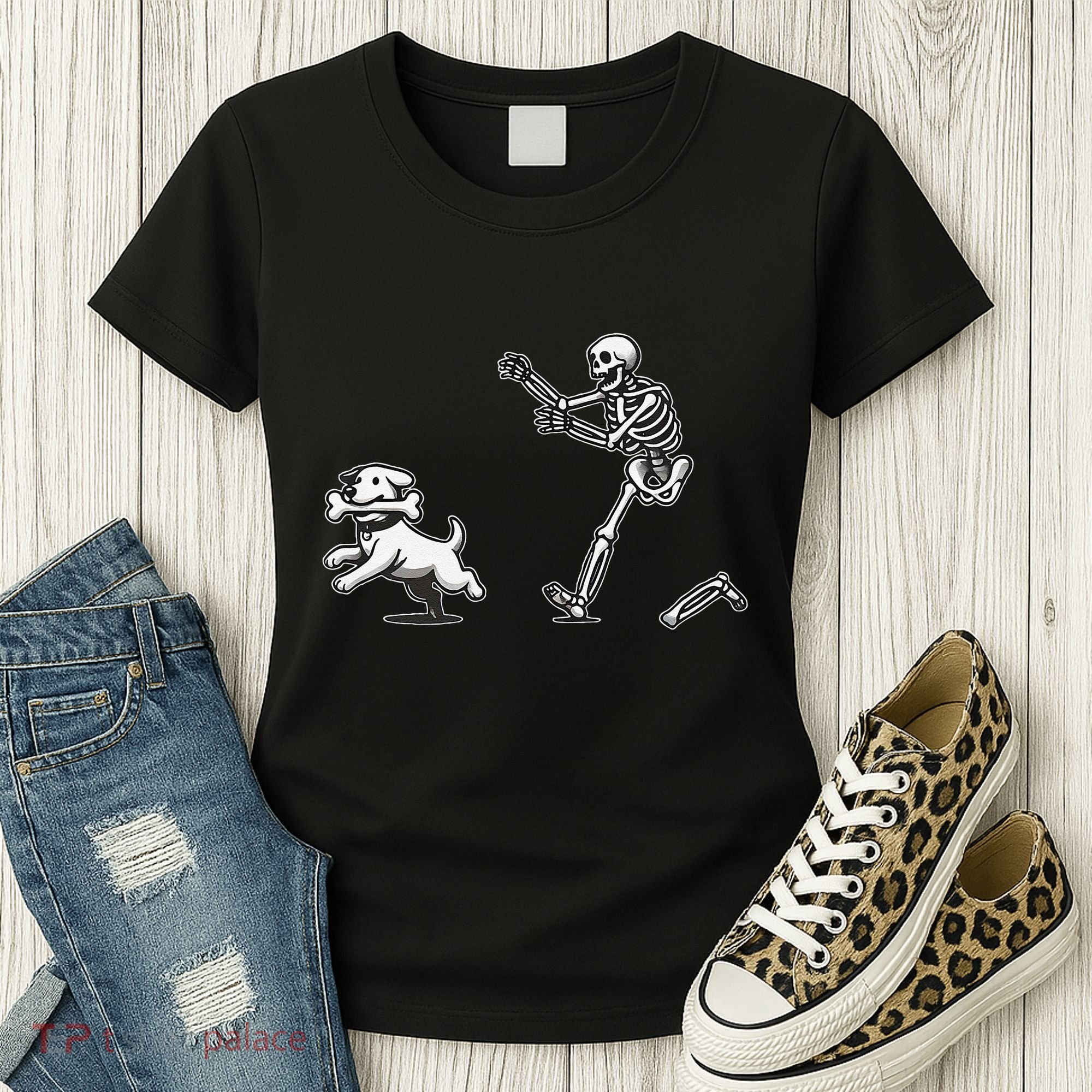 Halloween Dog Funny Skeleton Skeleton Chasing Dog Gift Women's T-Shirt